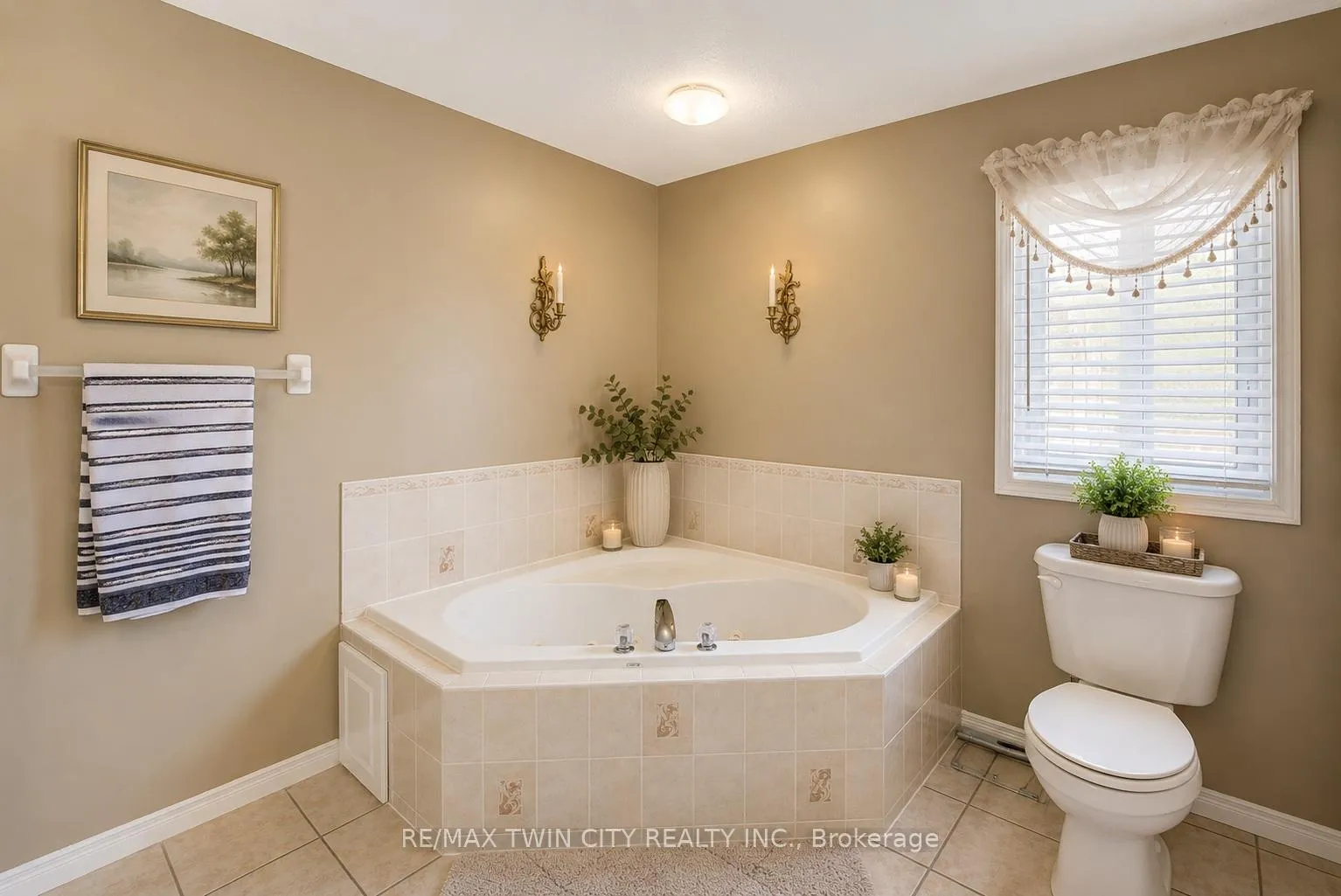 Photo 27 of 913 Copper Leaf Crescent, Kitchener, Trussler — HOMEH