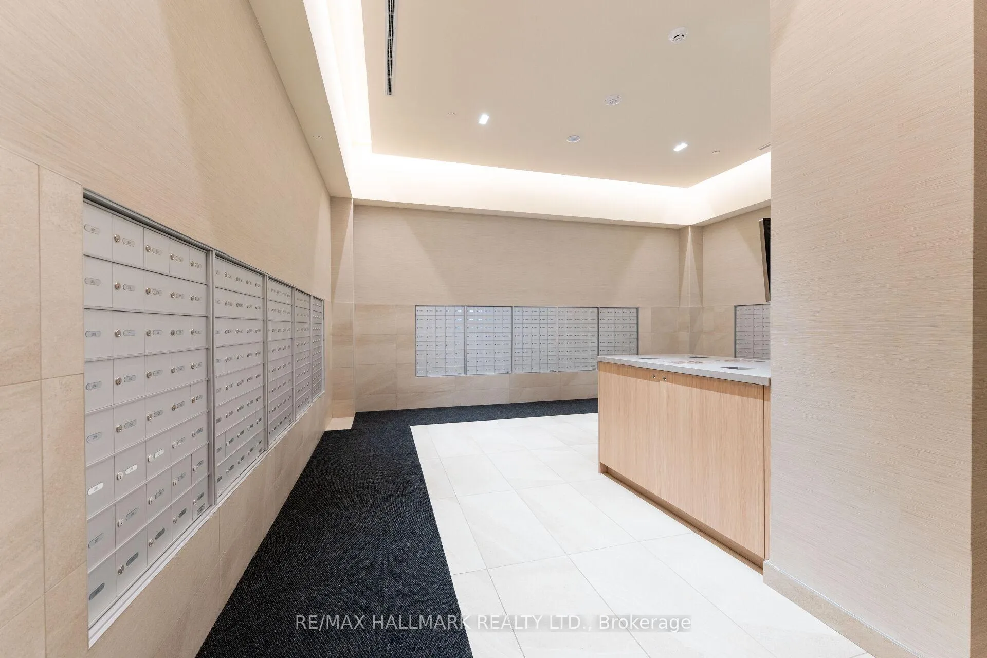 Photo 5 of Unit 916, 8960 Jane Street, Vaughan, Vellore Village — HOMEH