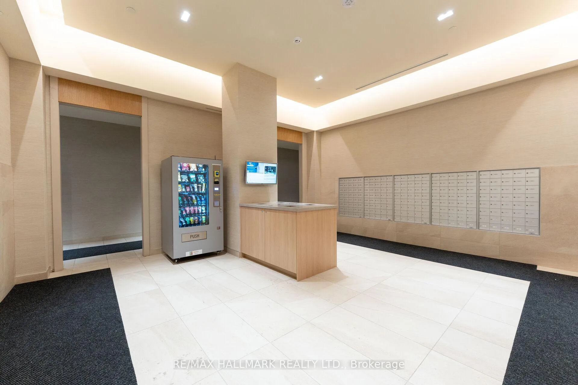 Photo 6 of Unit 916, 8960 Jane Street, Vaughan, Vellore Village — HOMEH