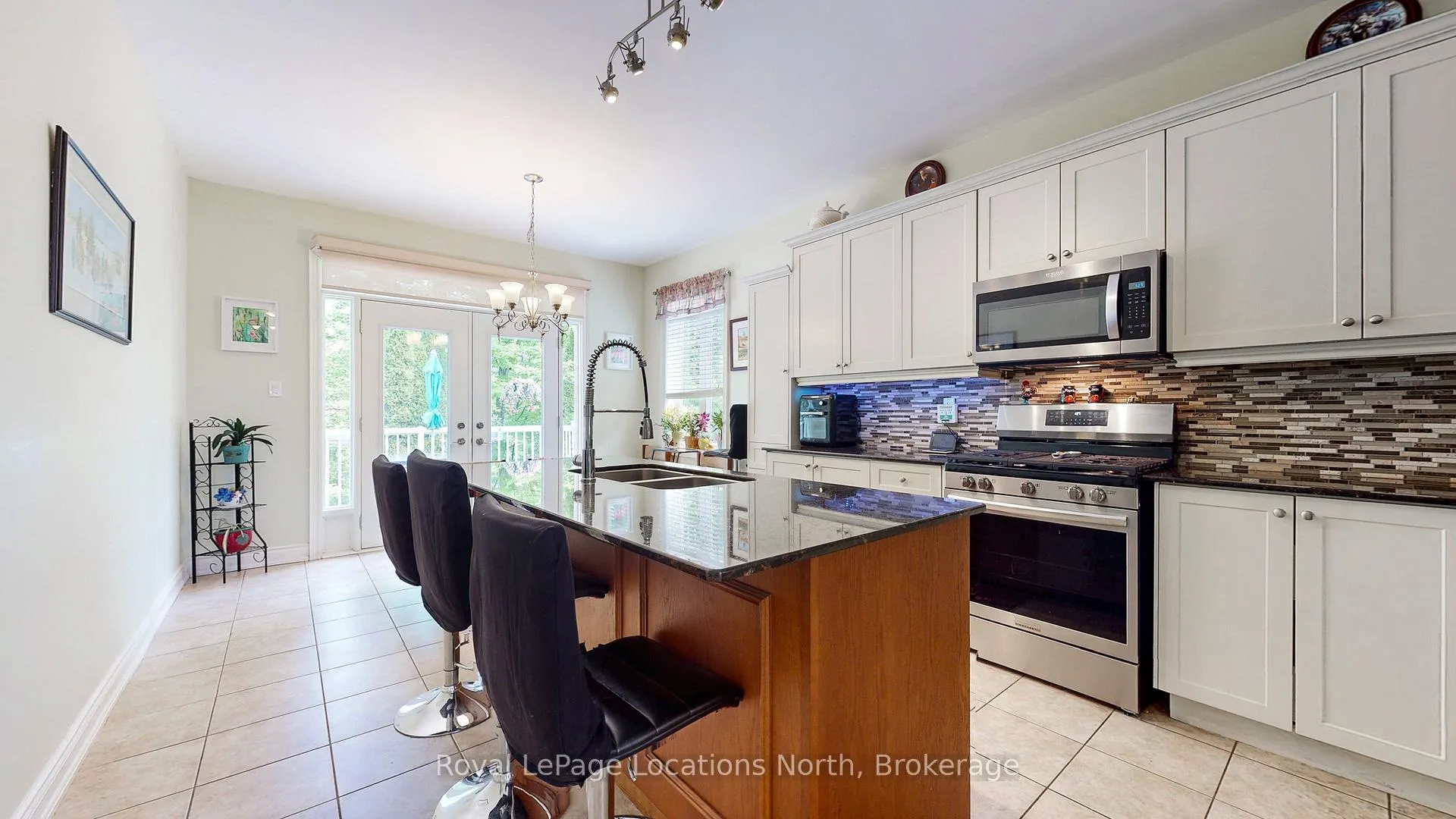 Photo 9 of 29 Savannah Crescent, Wasaga Beach — HOMEH
