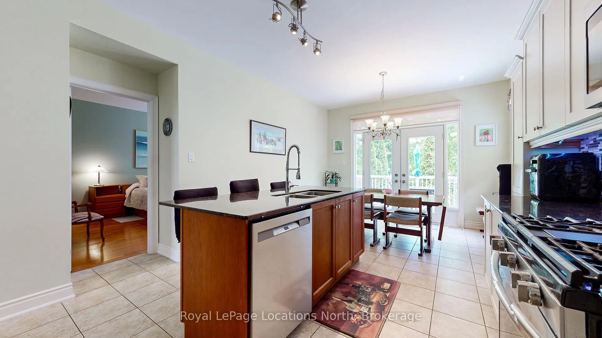 Photo 10 of 29 Savannah Crescent, Wasaga Beach — HOMEH