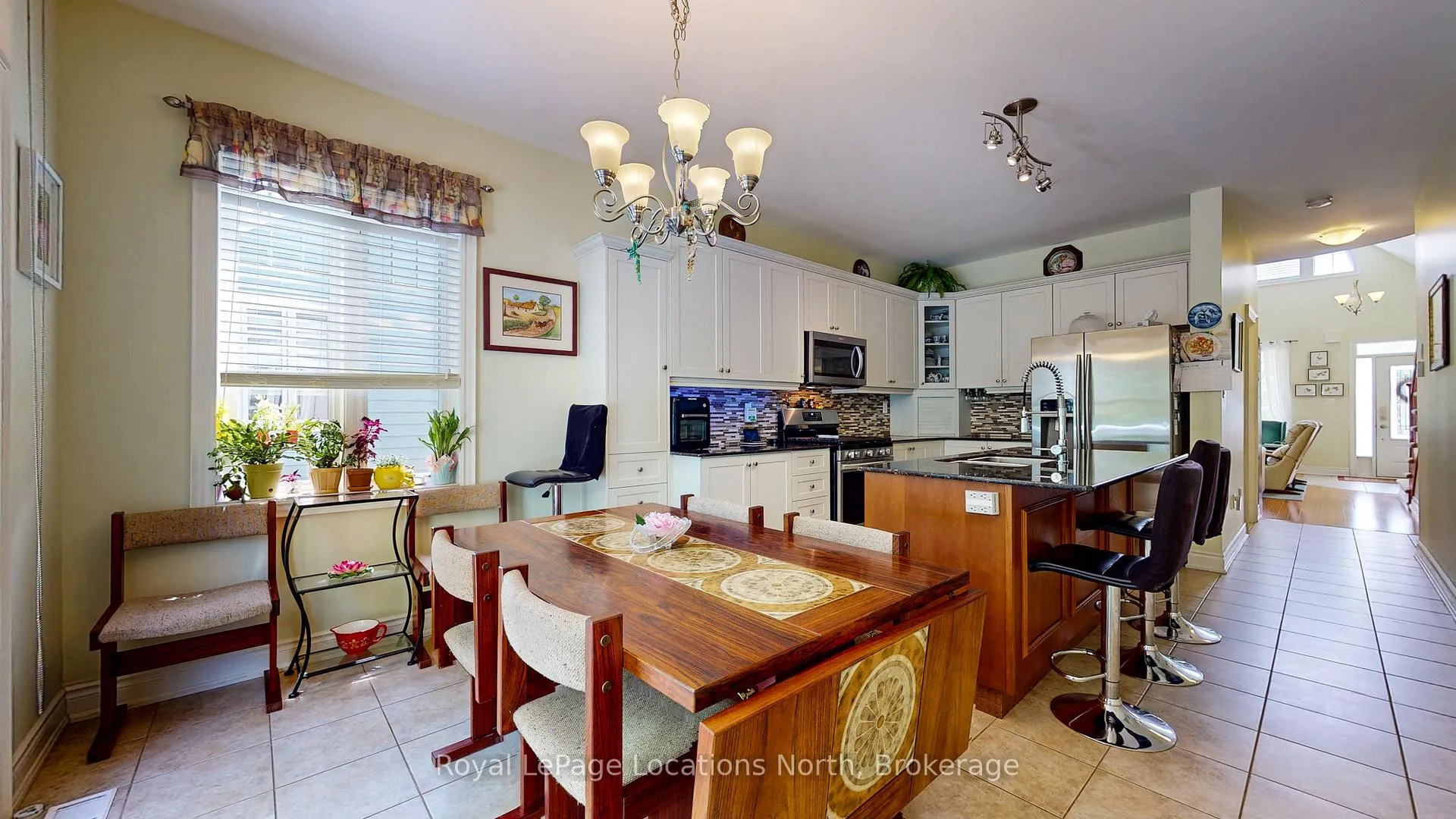 Photo 11 of 29 Savannah Crescent, Wasaga Beach — HOMEH