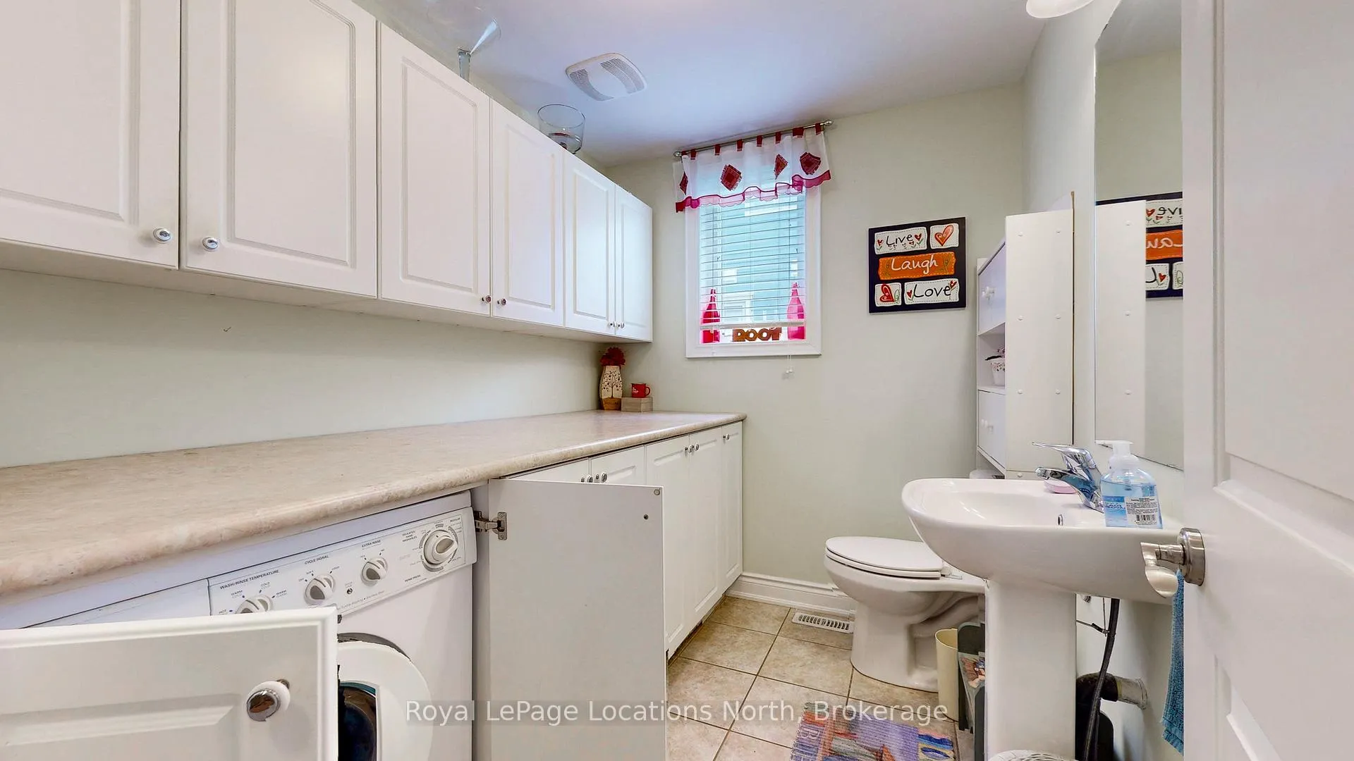 Photo 15 of 29 Savannah Crescent, Wasaga Beach — HOMEH