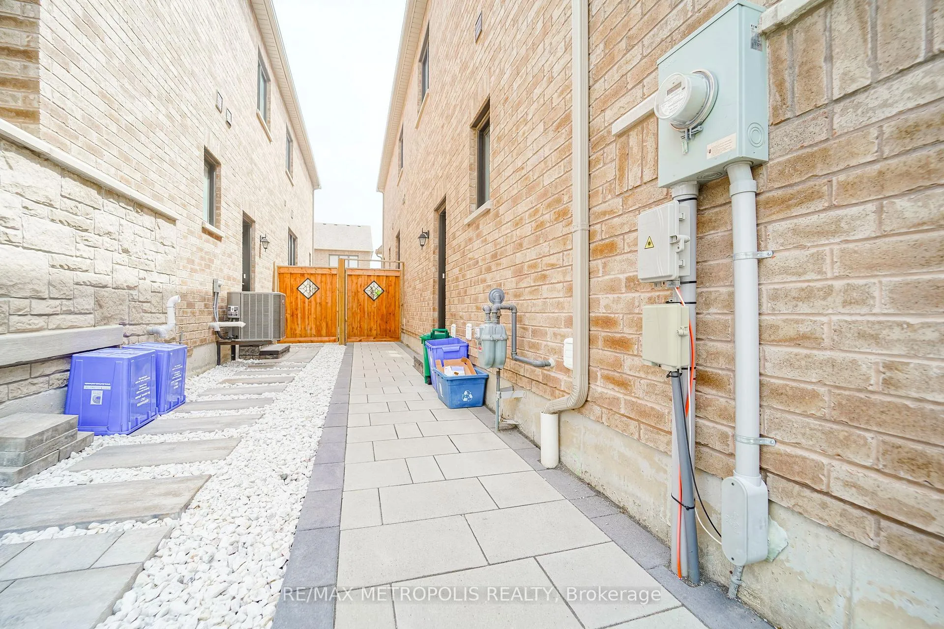 Photo 6 of 98 Laing Drive, Whitby, Rural Whitby — HOMEH