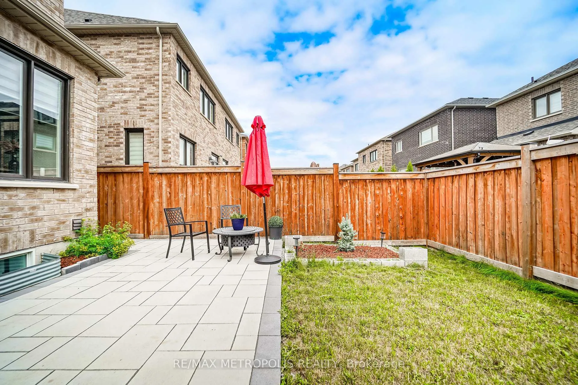 Photo 9 of 98 Laing Drive, Whitby, Rural Whitby — HOMEH