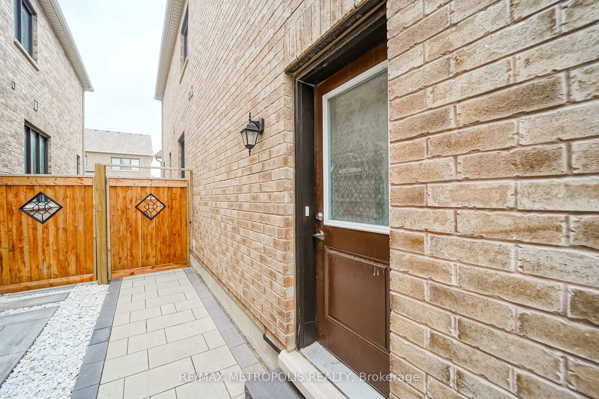 Photo 11 of 98 Laing Drive, Whitby, Rural Whitby — HOMEH