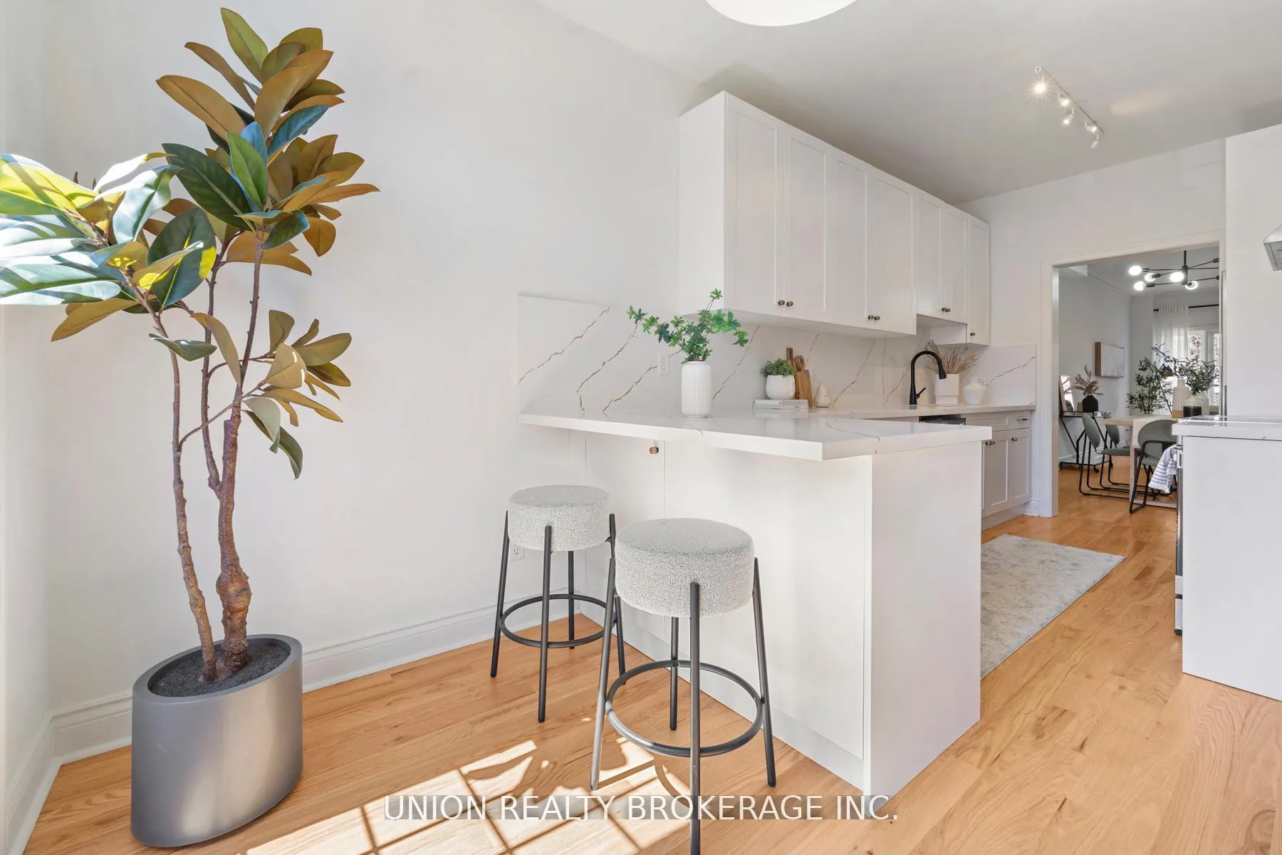 Photo 5 of 59D Woodbine Avenue, Toronto, The Beaches — HOMEH
