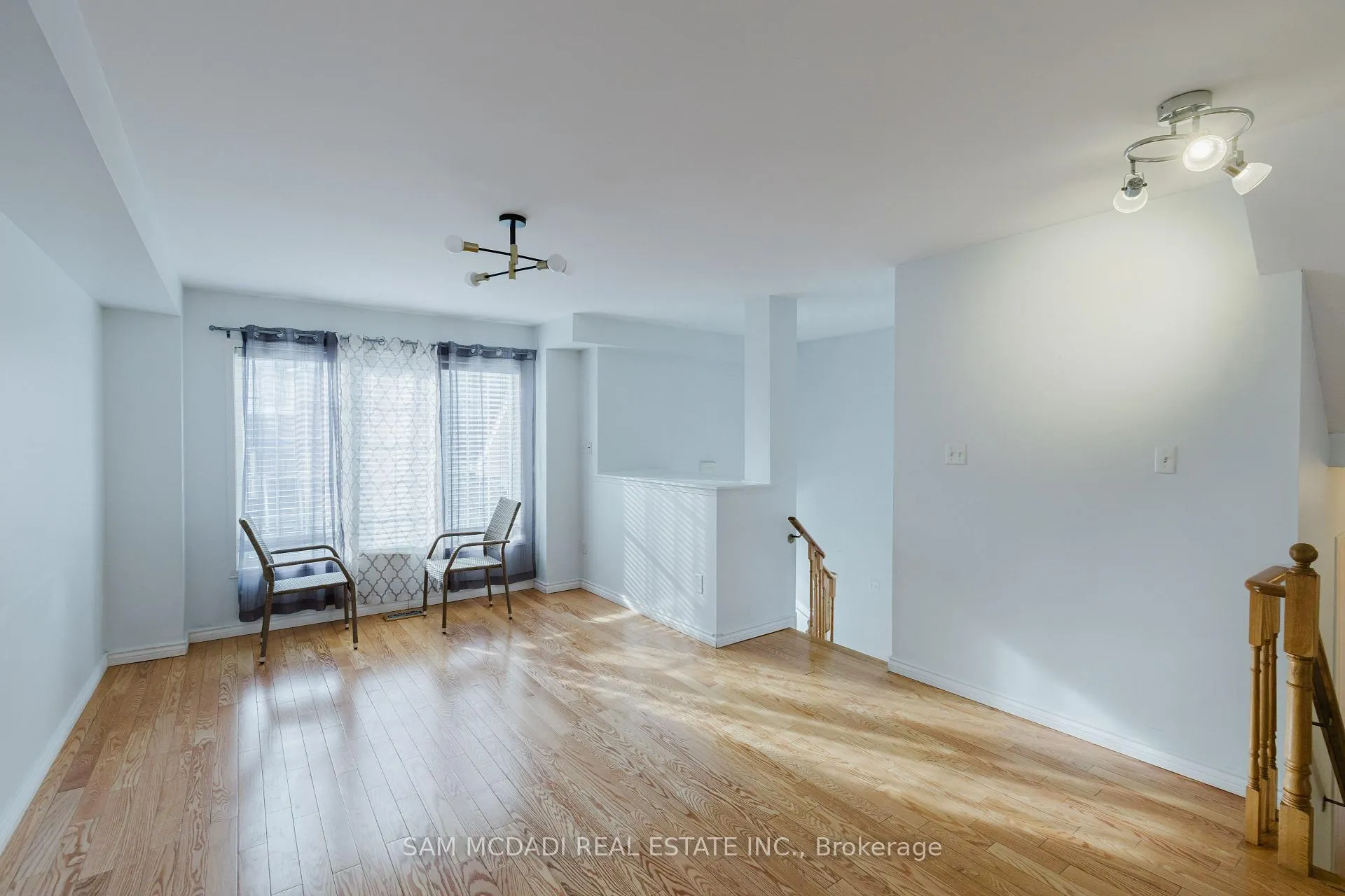 Photo 2 of 1260 Lamont Crescent, Milton, Clarke — HOMEH