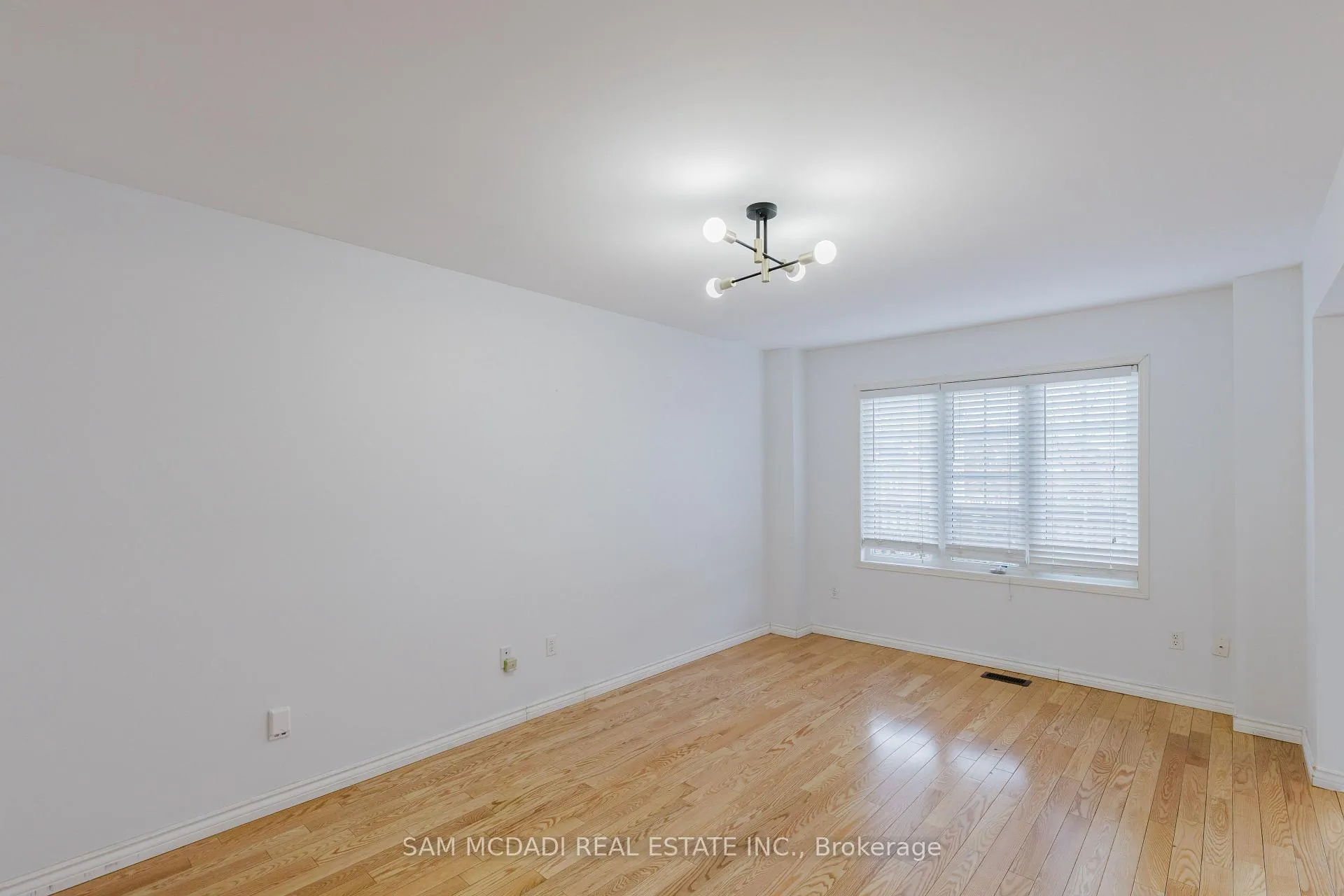 Photo 4 of 1260 Lamont Crescent, Milton, Clarke — HOMEH