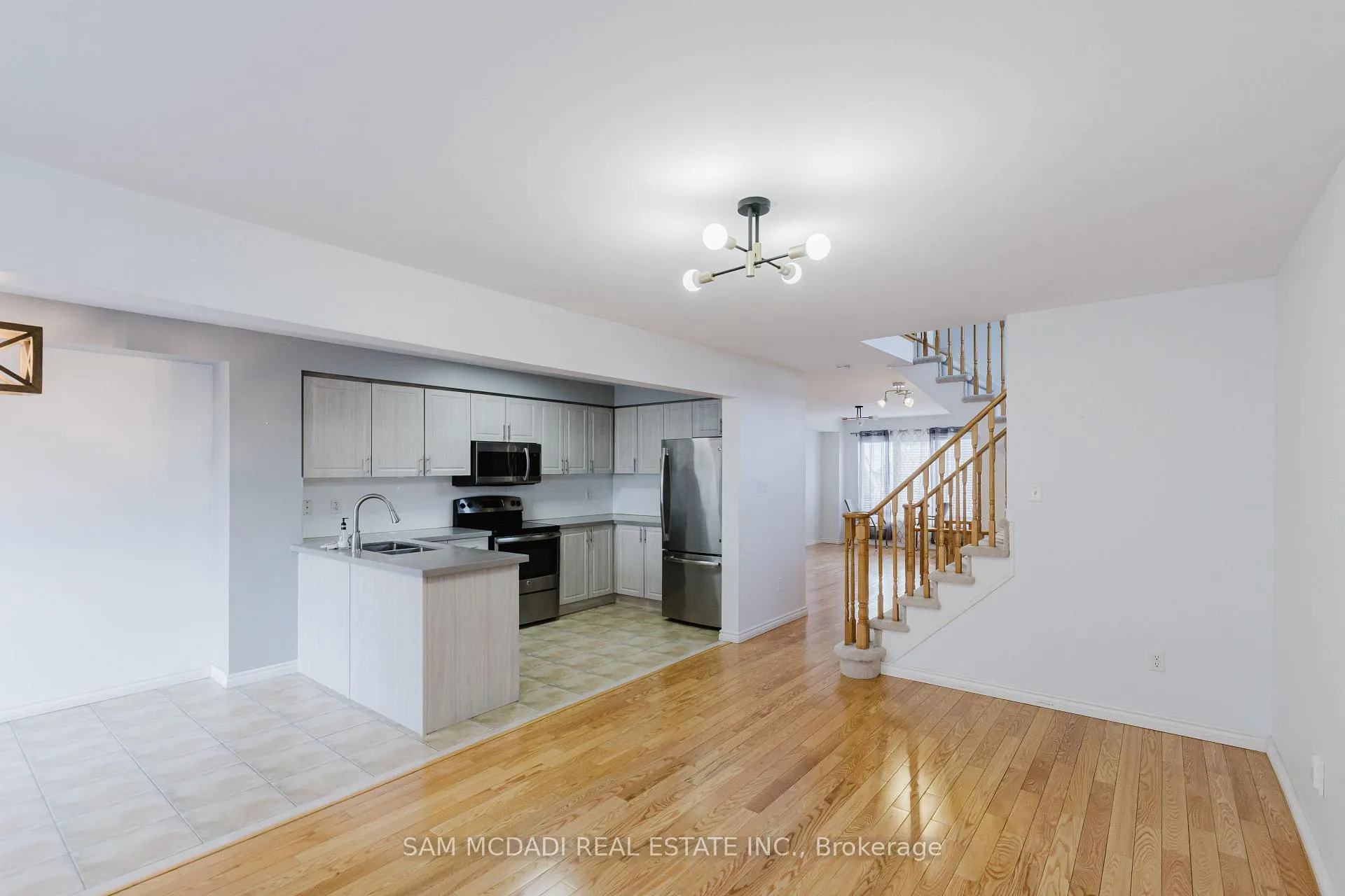 Photo 5 of 1260 Lamont Crescent, Milton, Clarke — HOMEH