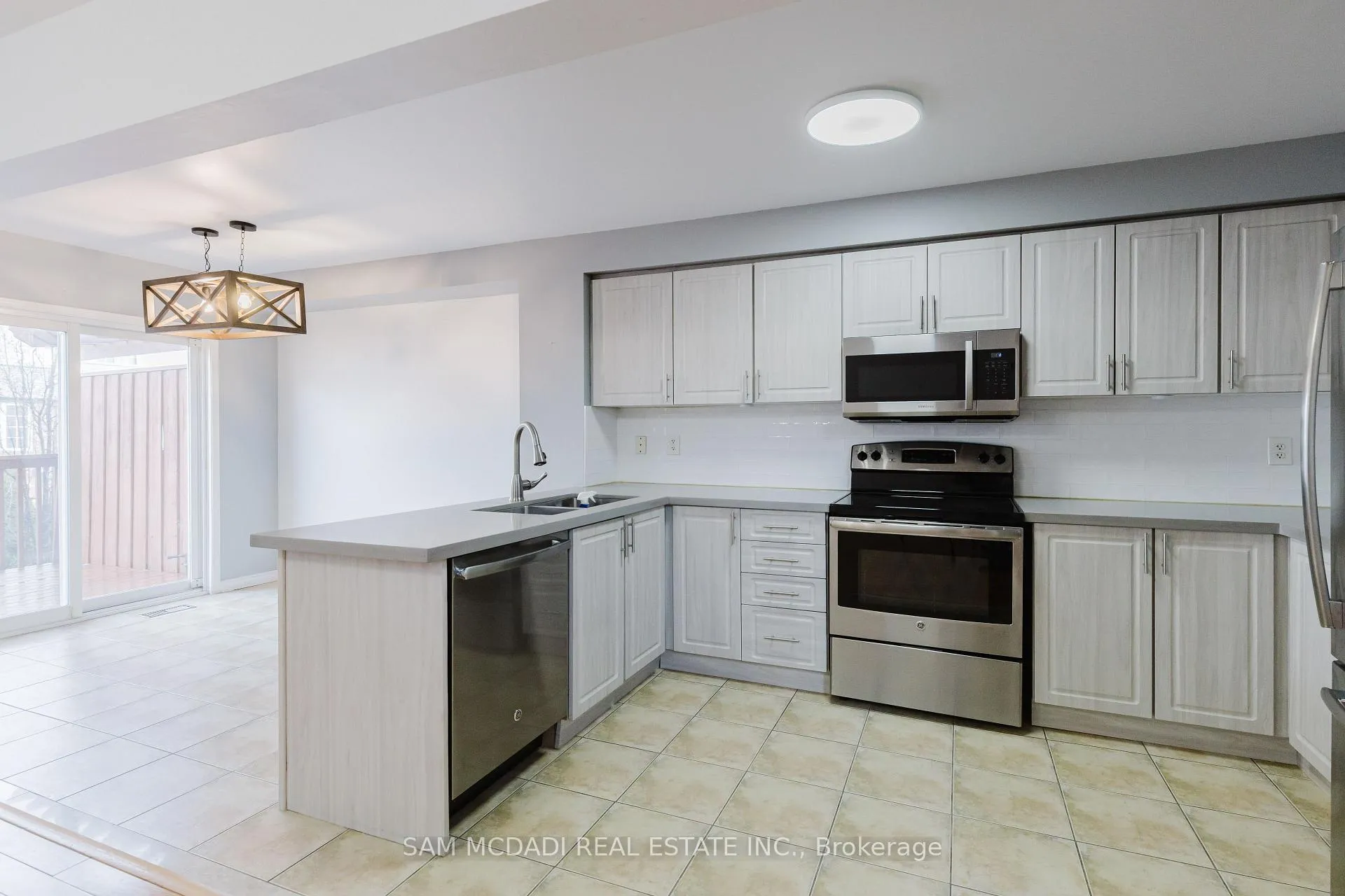 Photo 6 of 1260 Lamont Crescent, Milton, Clarke — HOMEH