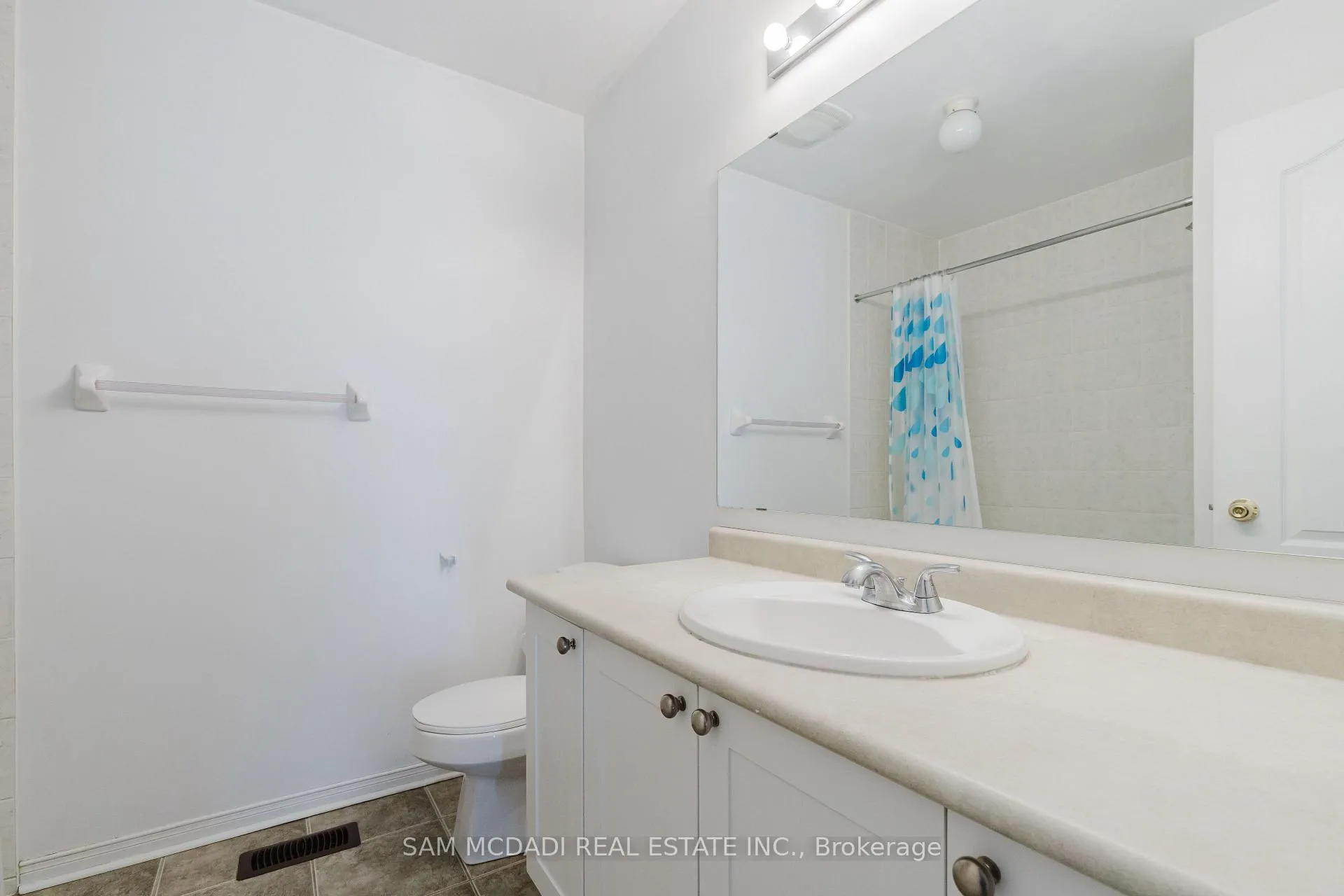 Photo 20 of 1260 Lamont Crescent, Milton, Clarke — HOMEH