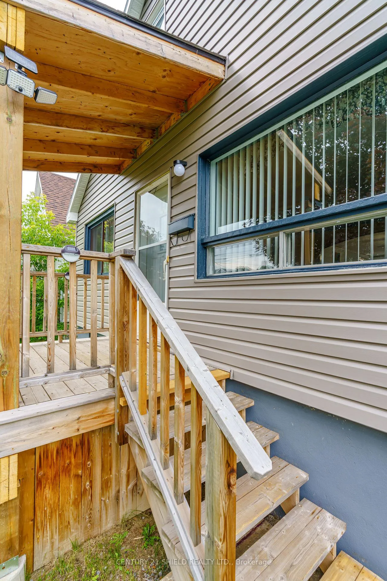 Photo 3 of 1245 Notre Dame Street W, Cornwall, Cornwall — HOMEH