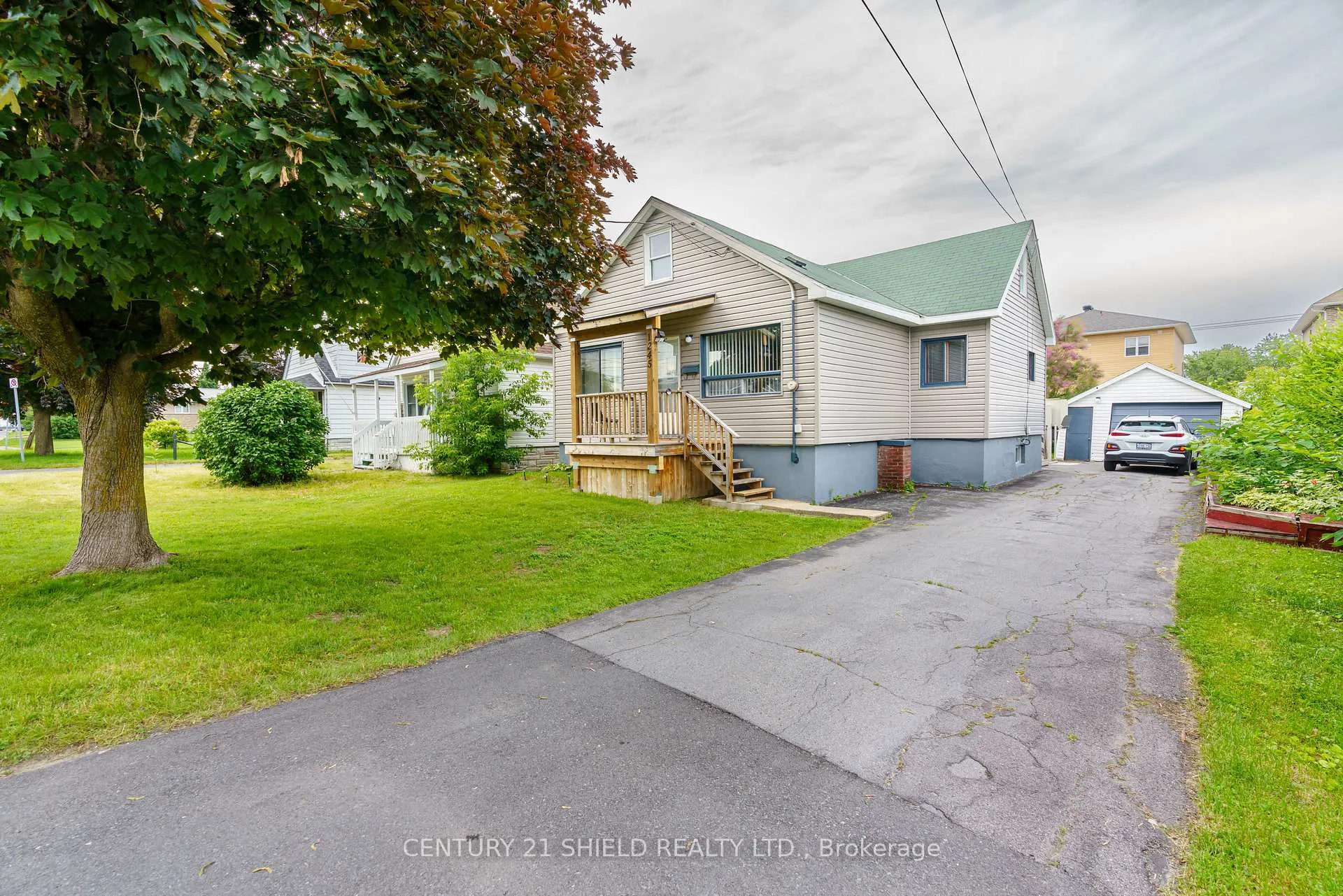 Photo 4 of 1245 Notre Dame Street W, Cornwall, Cornwall — HOMEH
