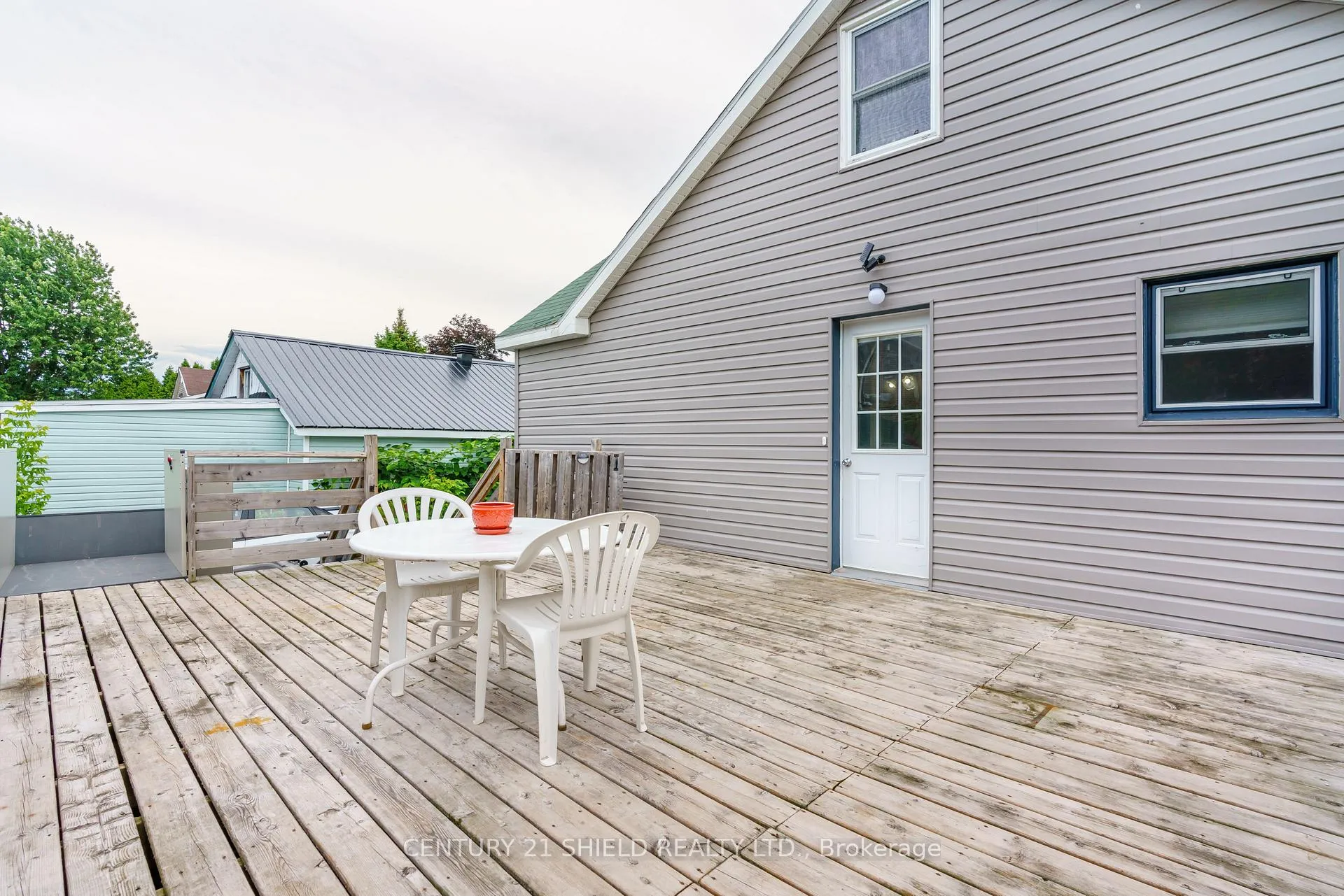 Photo 9 of 1245 Notre Dame Street W, Cornwall, Cornwall — HOMEH