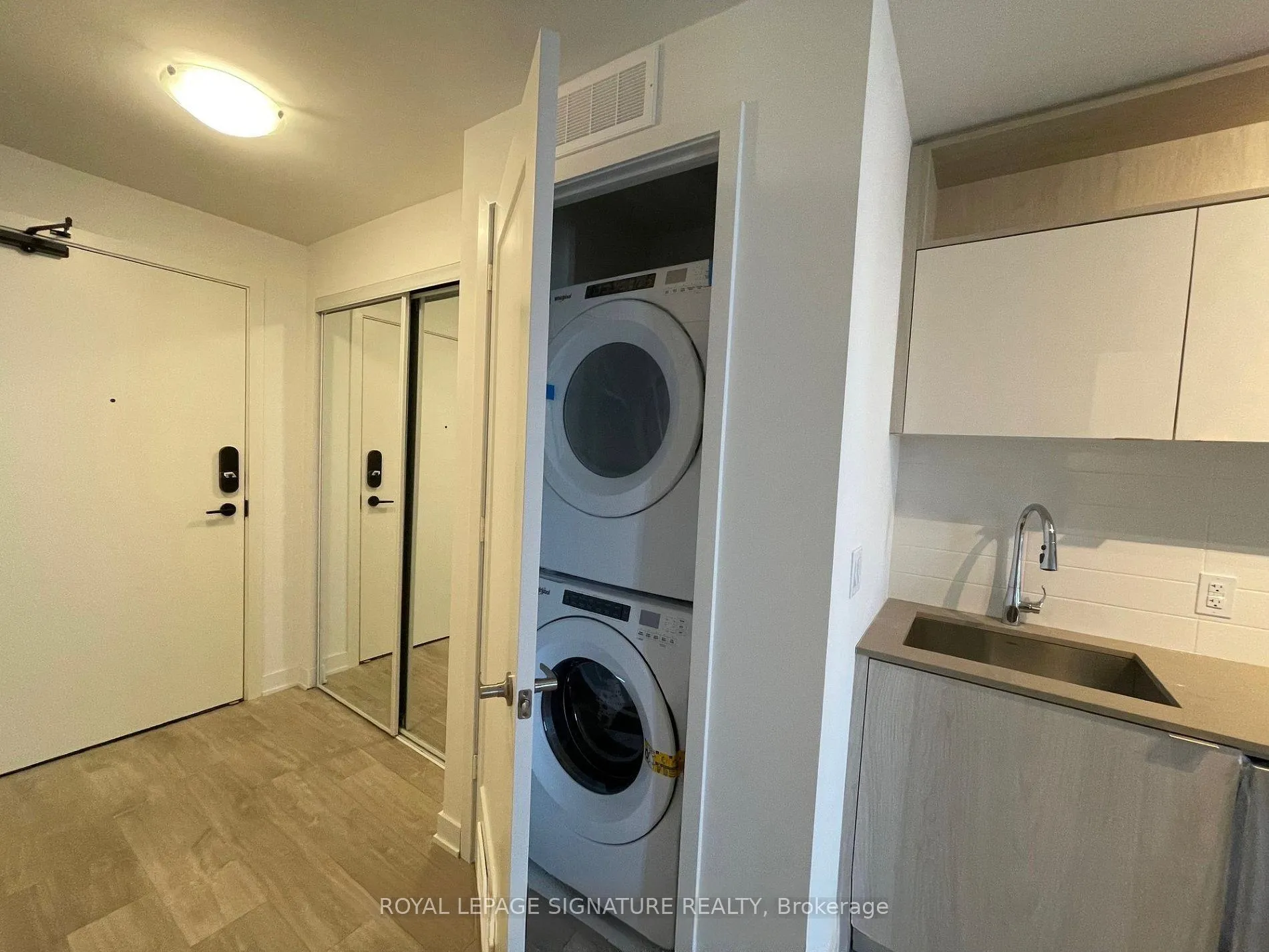 Photo 2 of Unit 2225, 135 Lower Sherbourne Street, Toronto, Moss Park — HOMEH