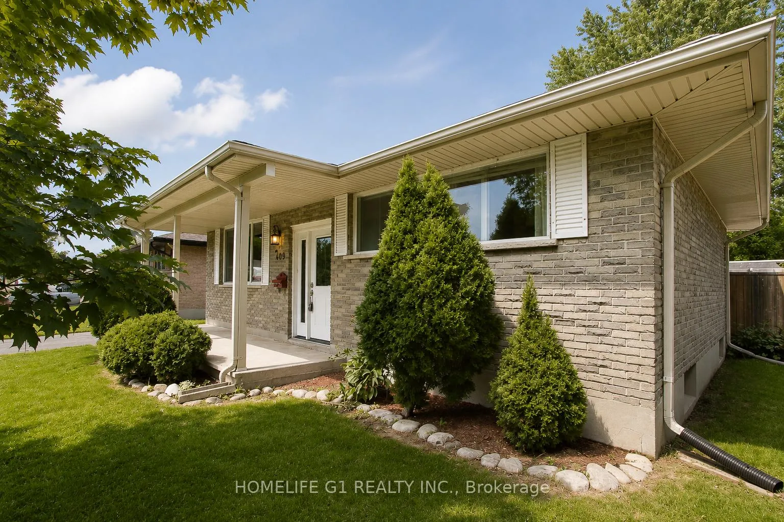Photo 6 of 409 Hudson Drive, London, East I — HOMEH