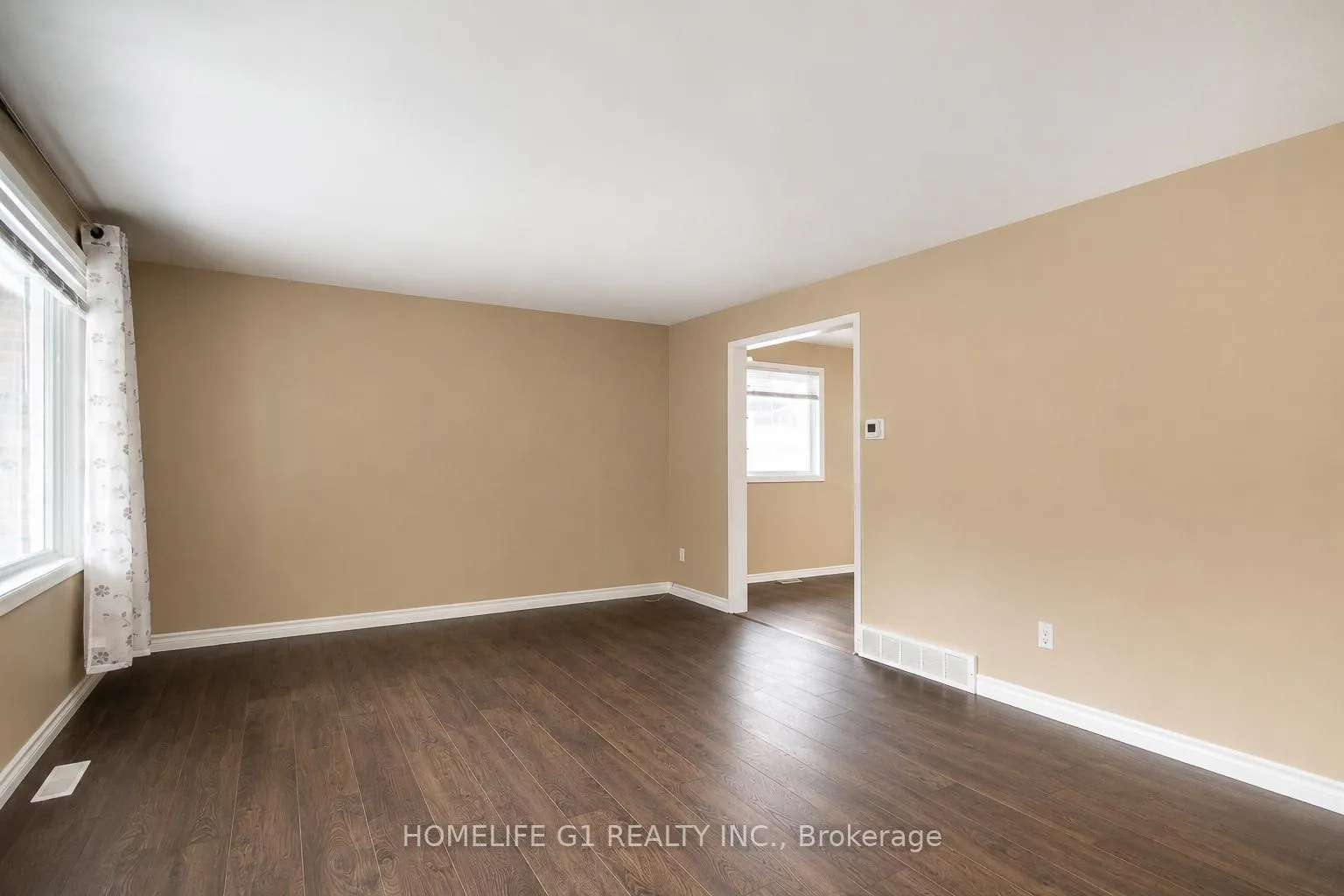Photo 10 of 409 Hudson Drive, London, East I — HOMEH