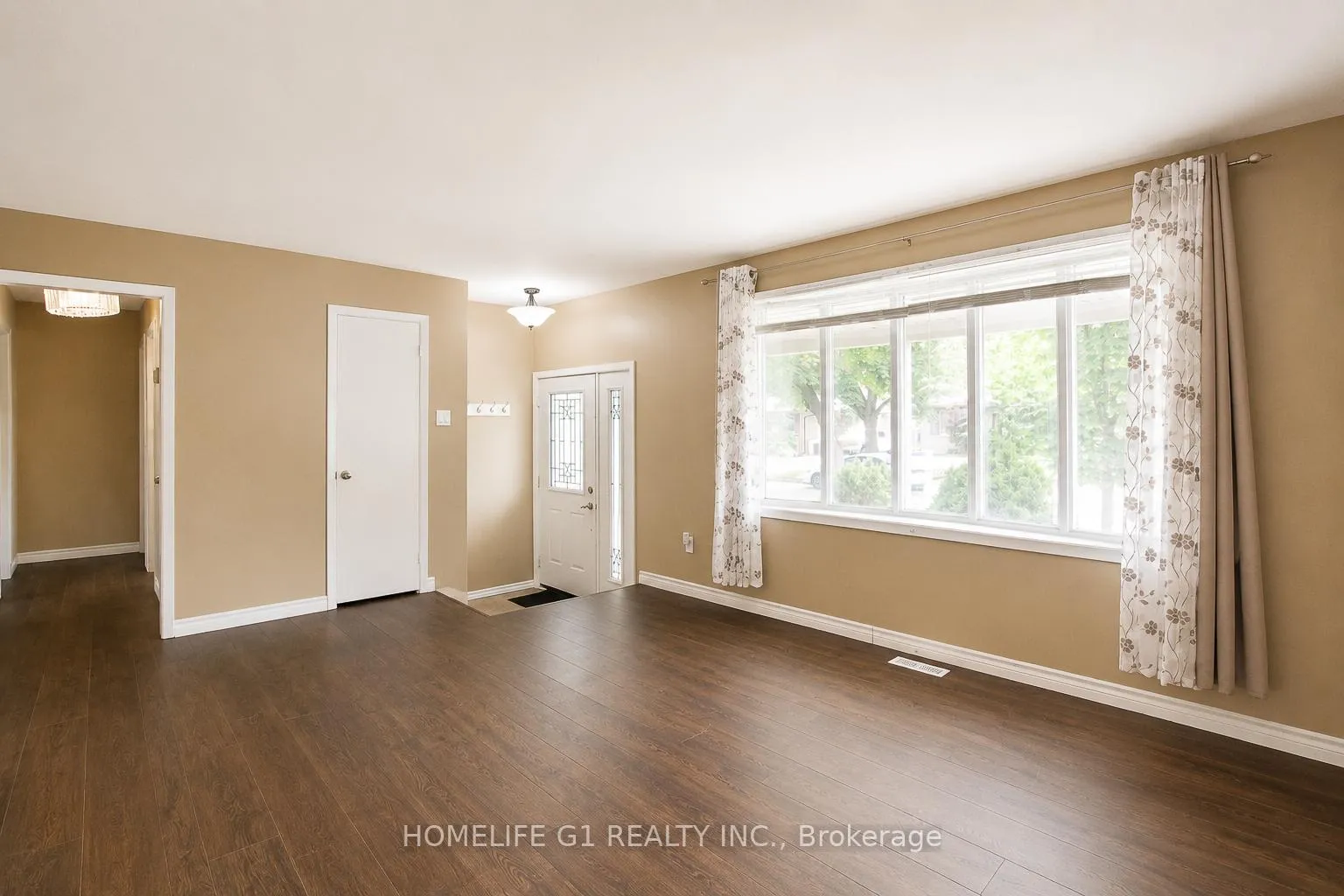 Photo 12 of 409 Hudson Drive, London, East I — HOMEH