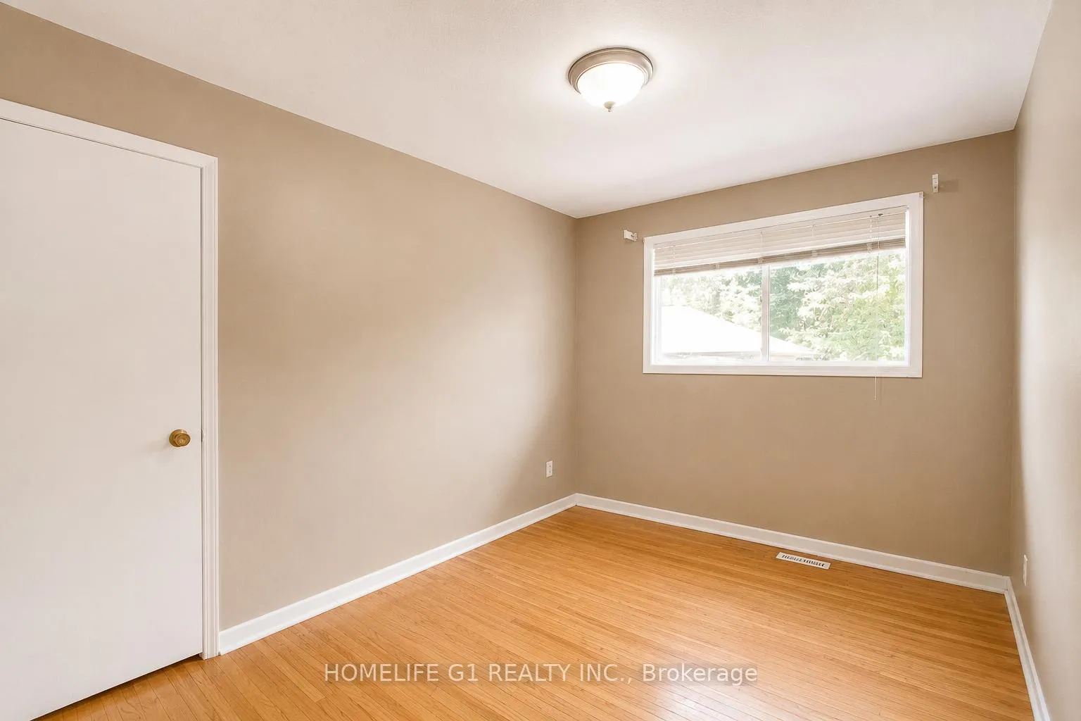 Photo 19 of 409 Hudson Drive, London, East I — HOMEH