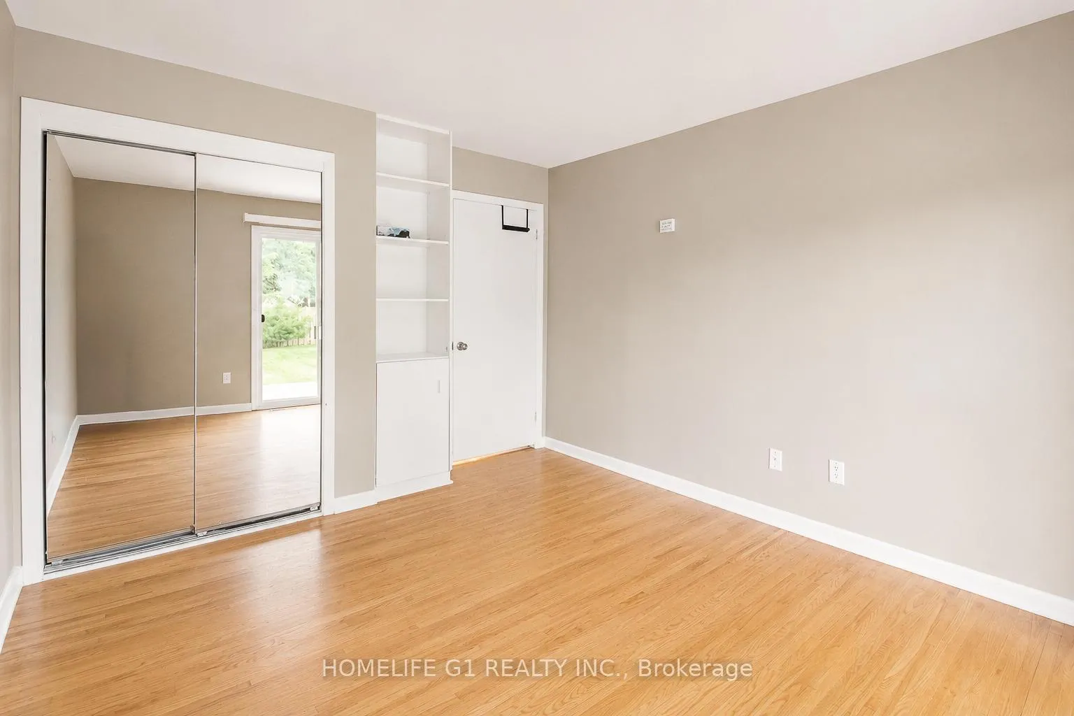 Photo 22 of 409 Hudson Drive, London, East I — HOMEH
