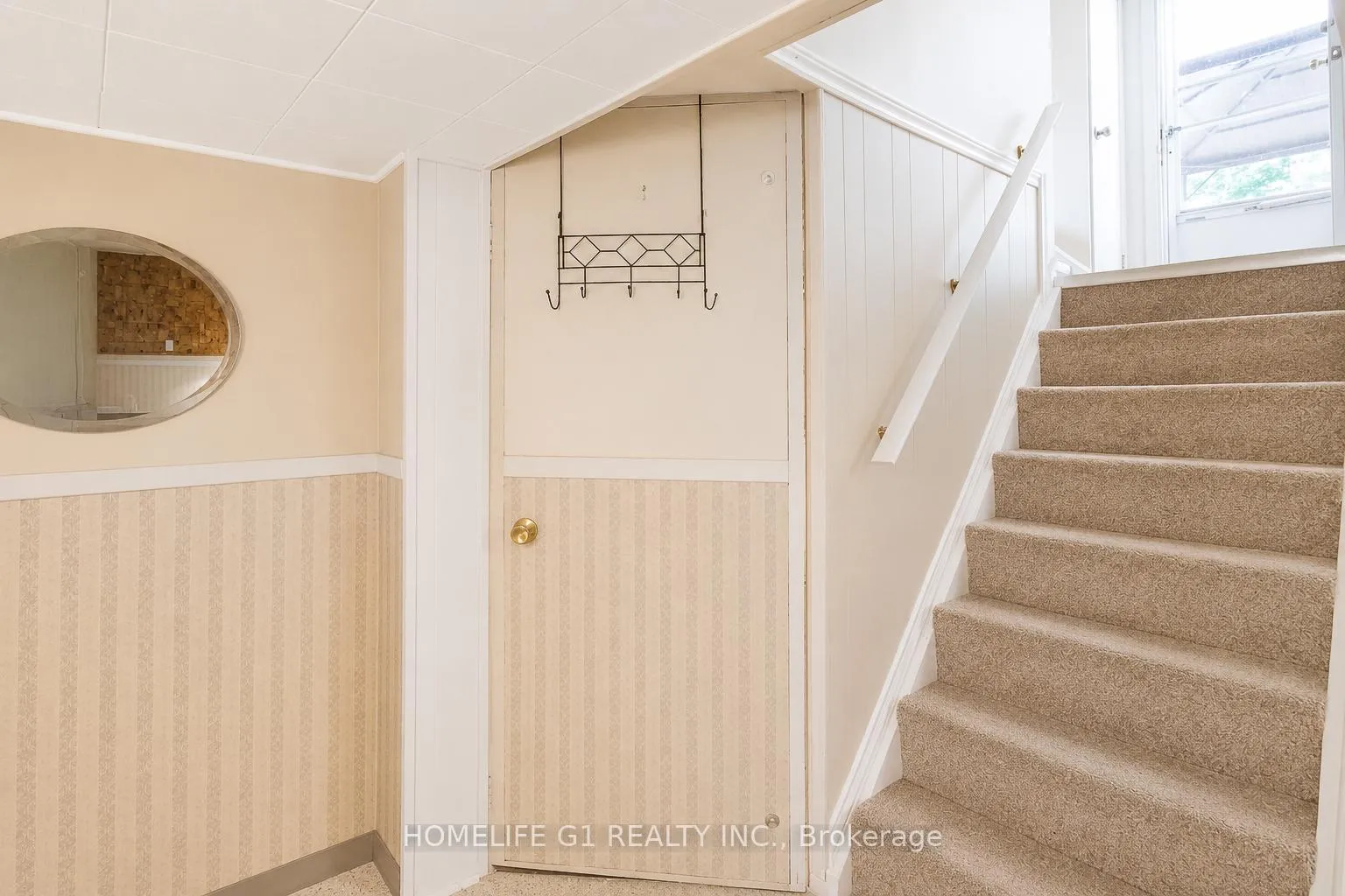 Photo 27 of 409 Hudson Drive, London, East I — HOMEH