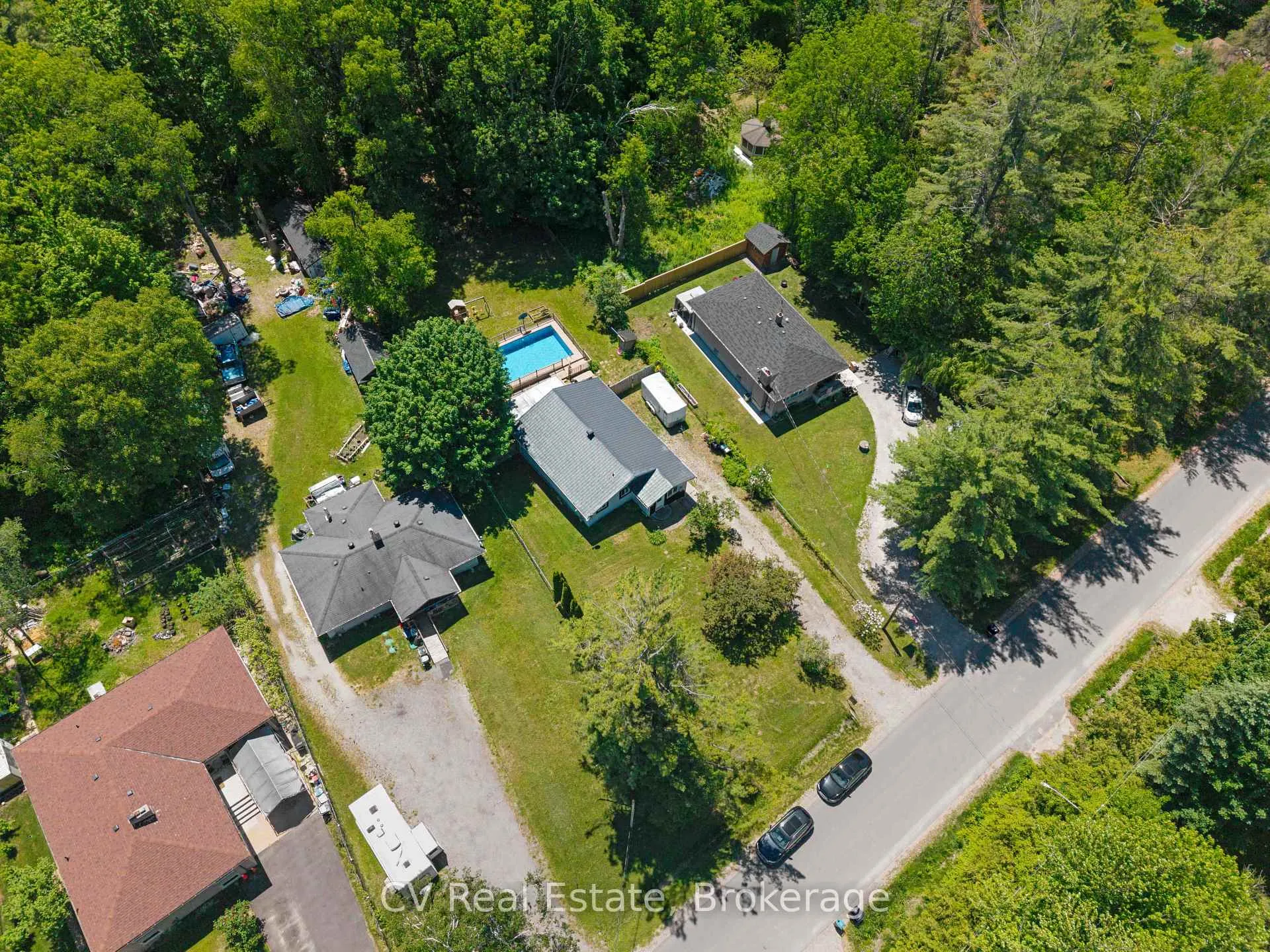 Photo 3 of 637 Pinegrove Avenue, Innisfil, Rural Innisfil — HOMEH