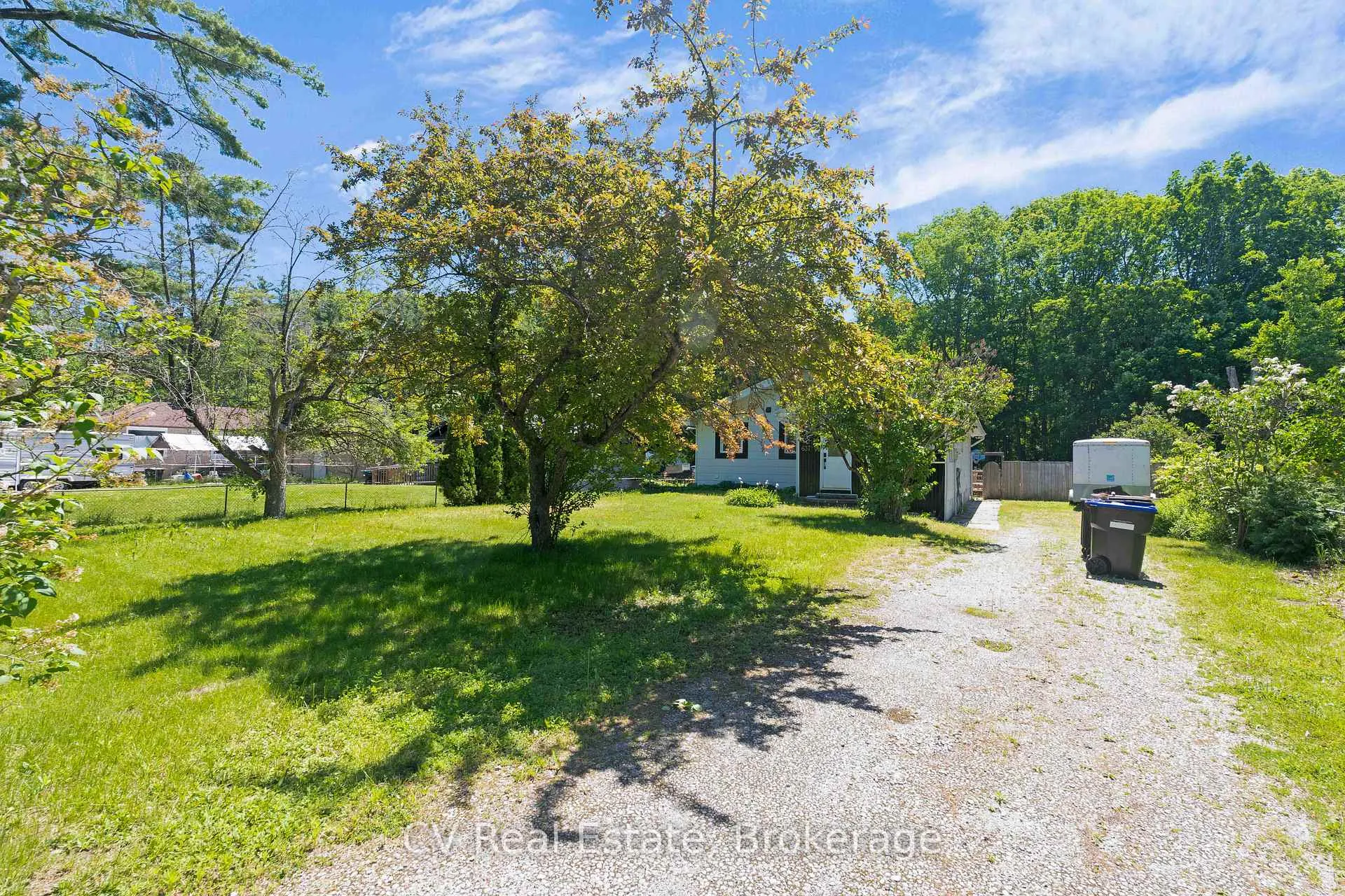 Photo 5 of 637 Pinegrove Avenue, Innisfil, Rural Innisfil — HOMEH