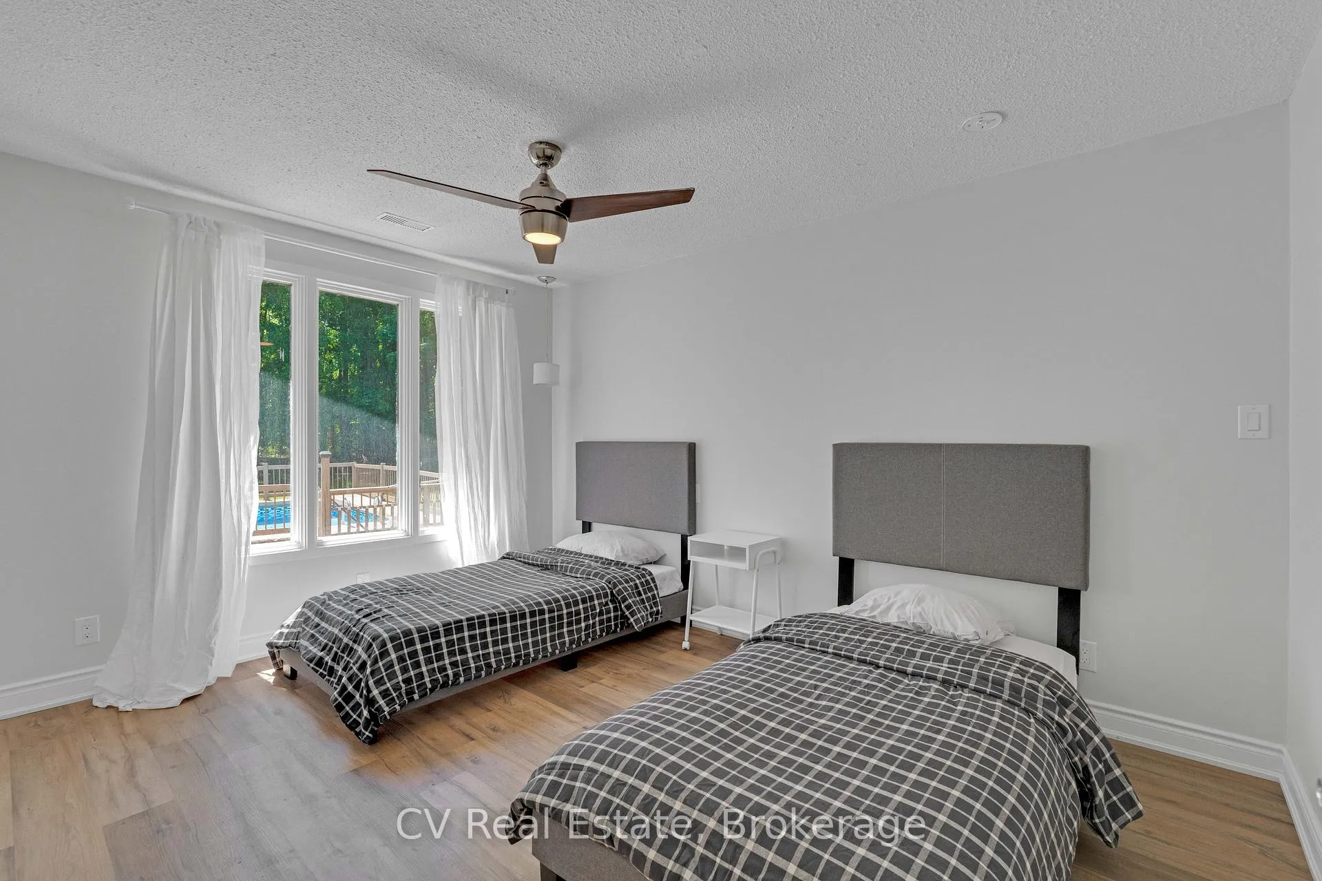 Photo 17 of 637 Pinegrove Avenue, Innisfil, Rural Innisfil — HOMEH