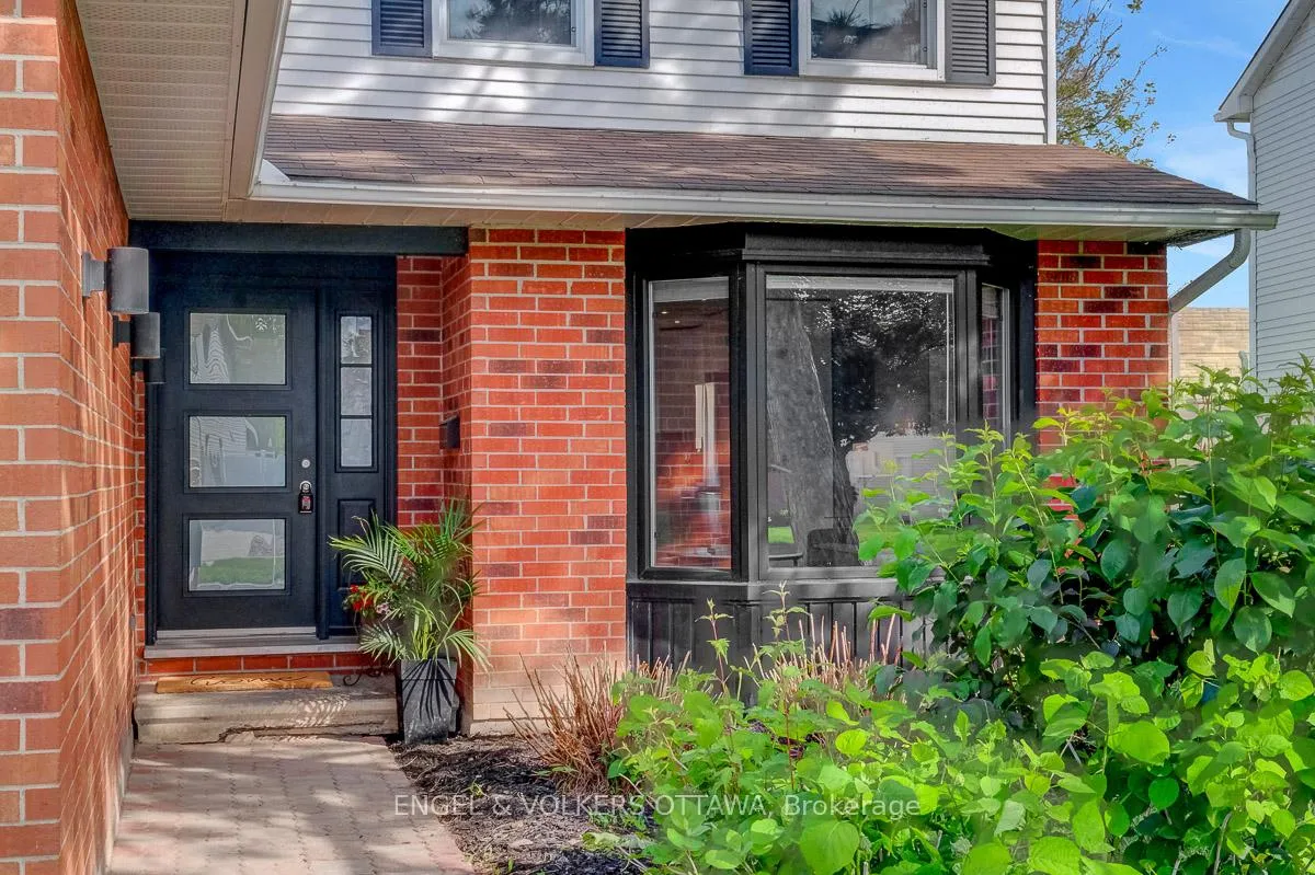 Photo 3 of 6138 Vineyard Drive, Ottawa, Convent Glen — HOMEH