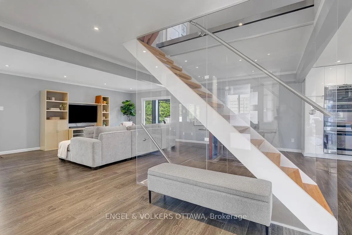 Photo 4 of 6138 Vineyard Drive, Ottawa, Convent Glen — HOMEH