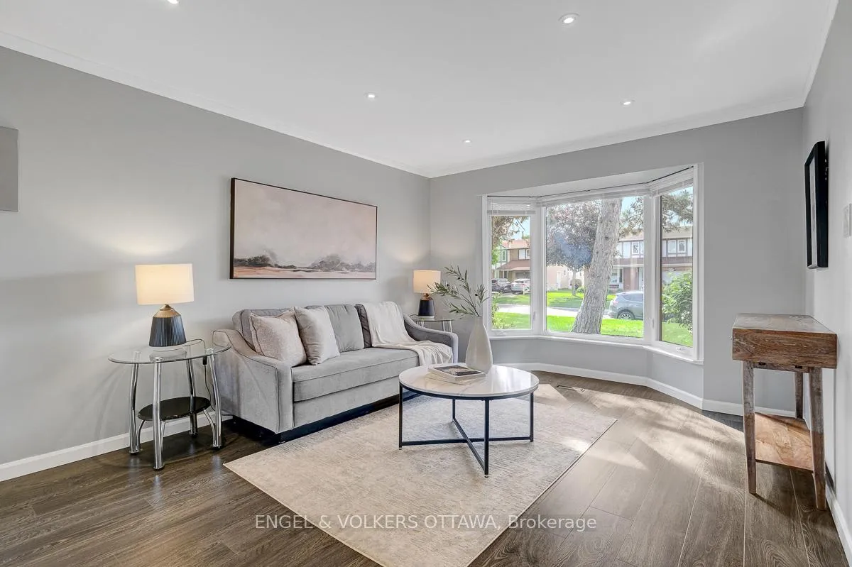 Photo 6 of 6138 Vineyard Drive, Ottawa, Convent Glen — HOMEH