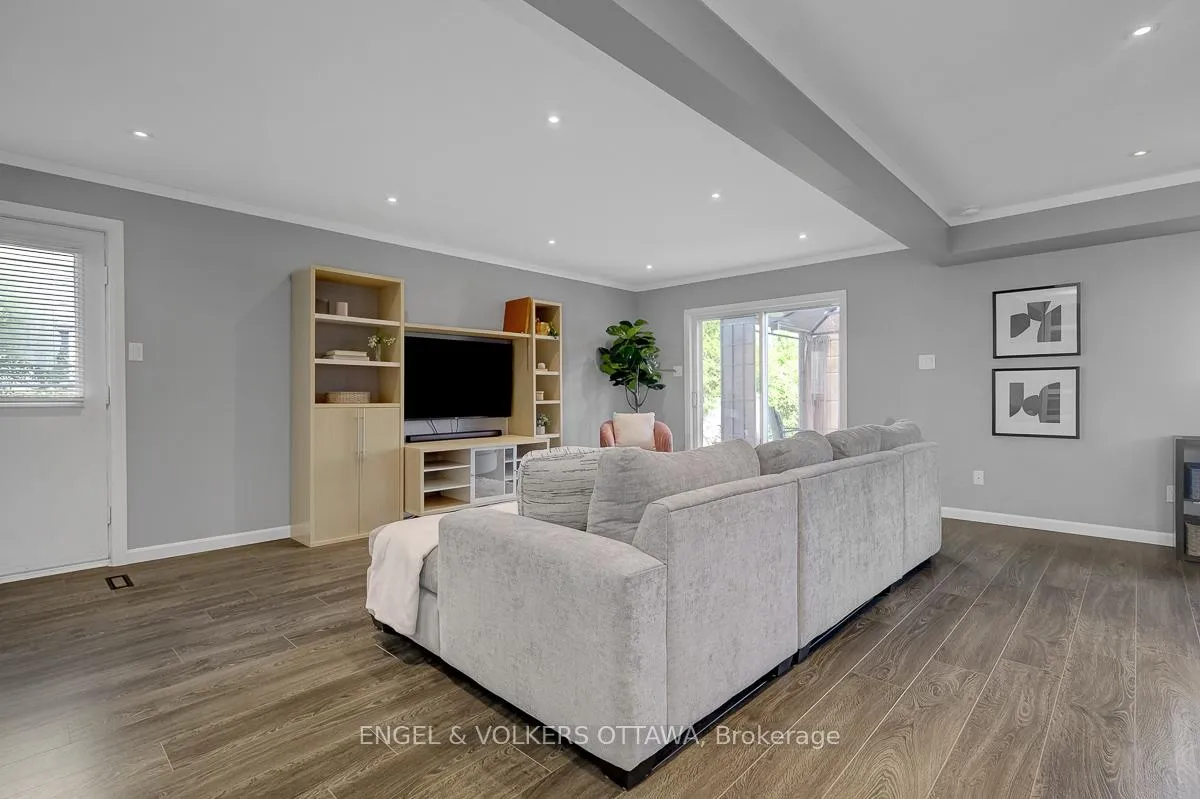 Photo 10 of 6138 Vineyard Drive, Ottawa, Convent Glen — HOMEH