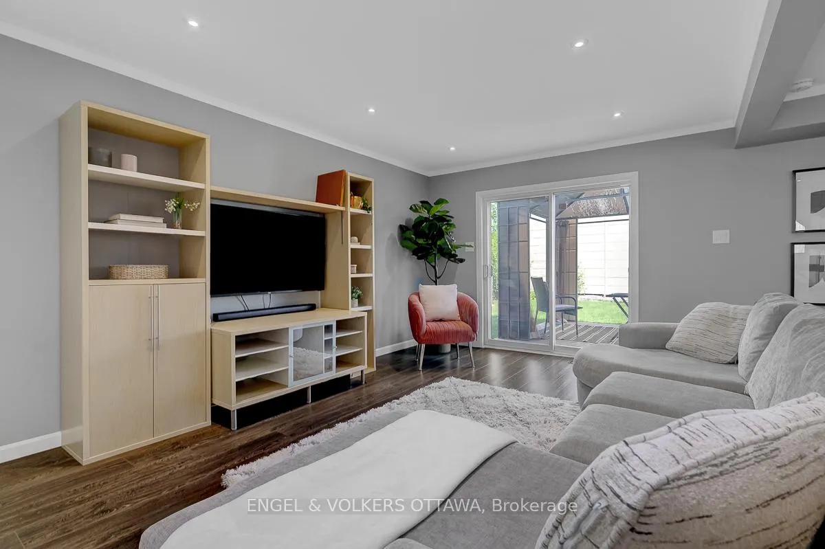 Photo 11 of 6138 Vineyard Drive, Ottawa, Convent Glen — HOMEH