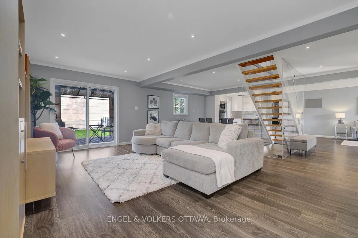 Photo 12 of 6138 Vineyard Drive, Ottawa, Convent Glen — HOMEH
