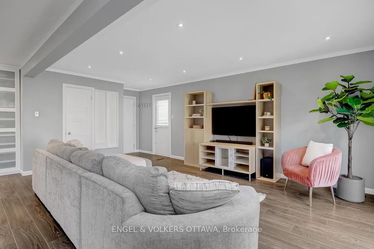 Photo 14 of 6138 Vineyard Drive, Ottawa, Convent Glen — HOMEH