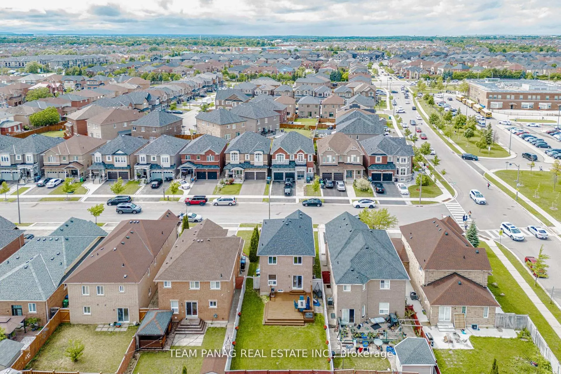 Photo 3 of 5 Denim Drive, Brampton, Bram East — HOMEH