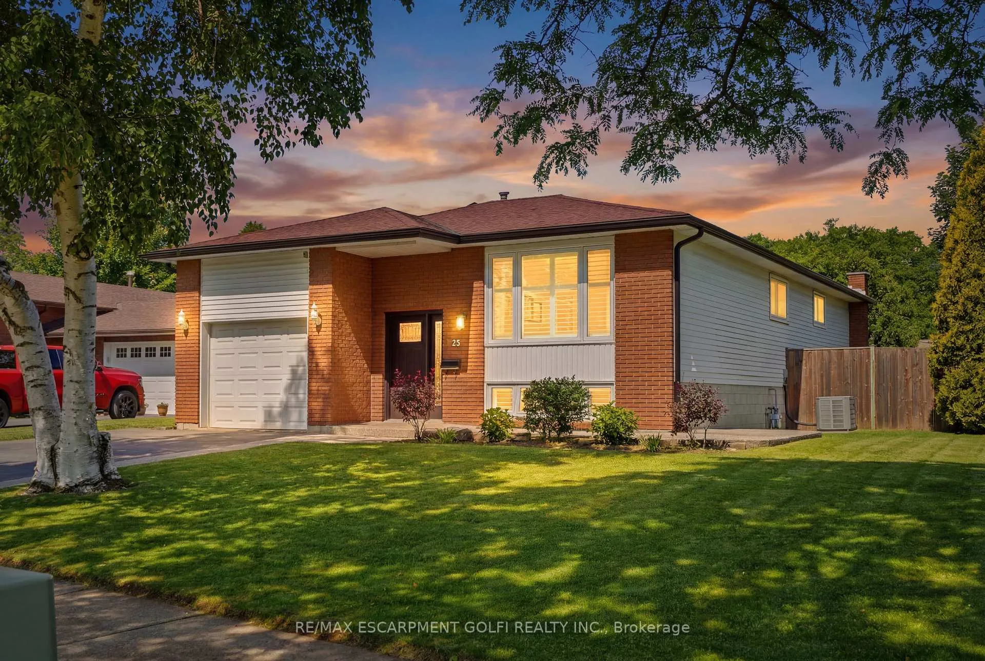 Photo 1 of 33 Debora Drive, Grimsby, Grimsby East — HOMEH
