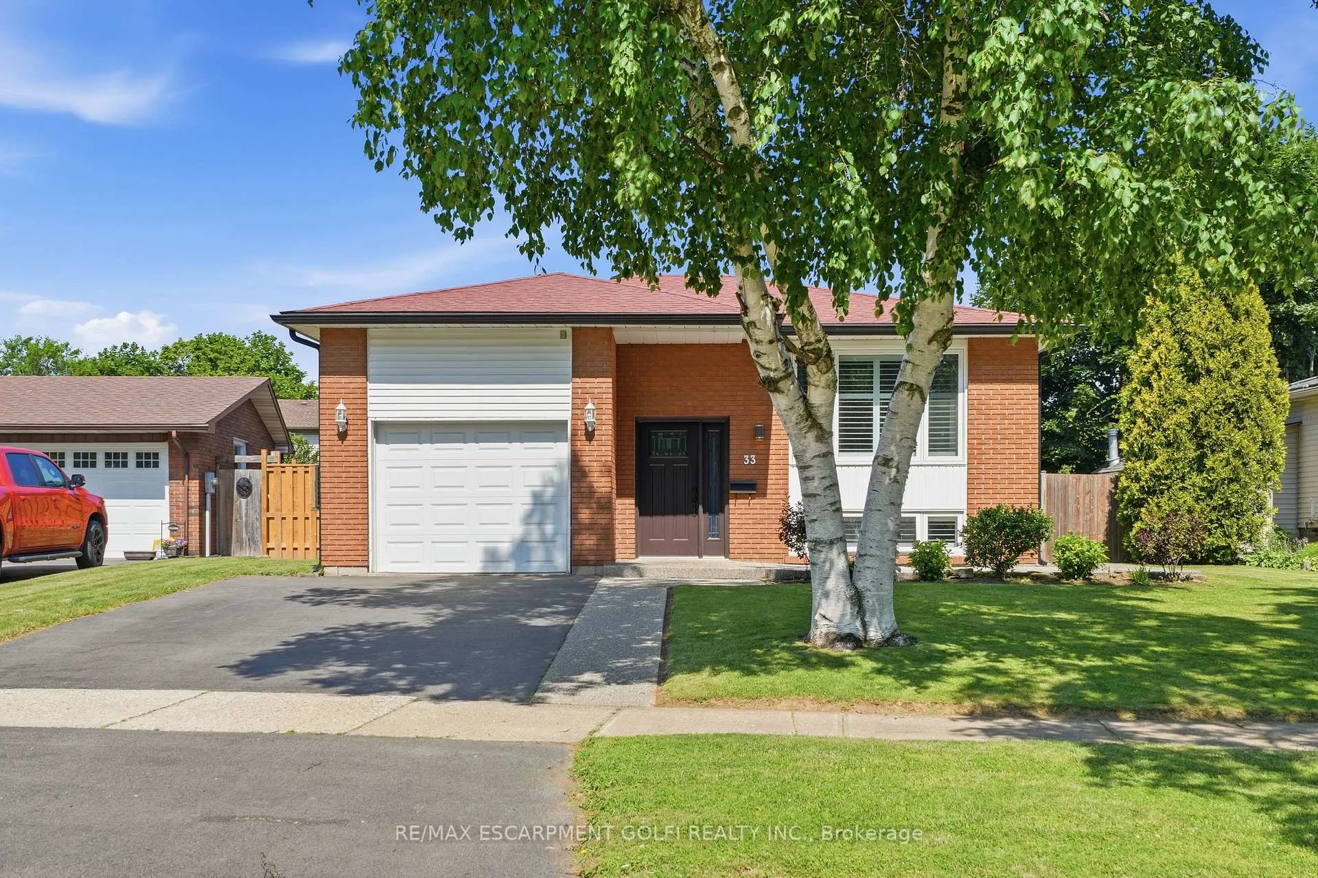 Photo 2 of 33 Debora Drive, Grimsby, Grimsby East — HOMEH