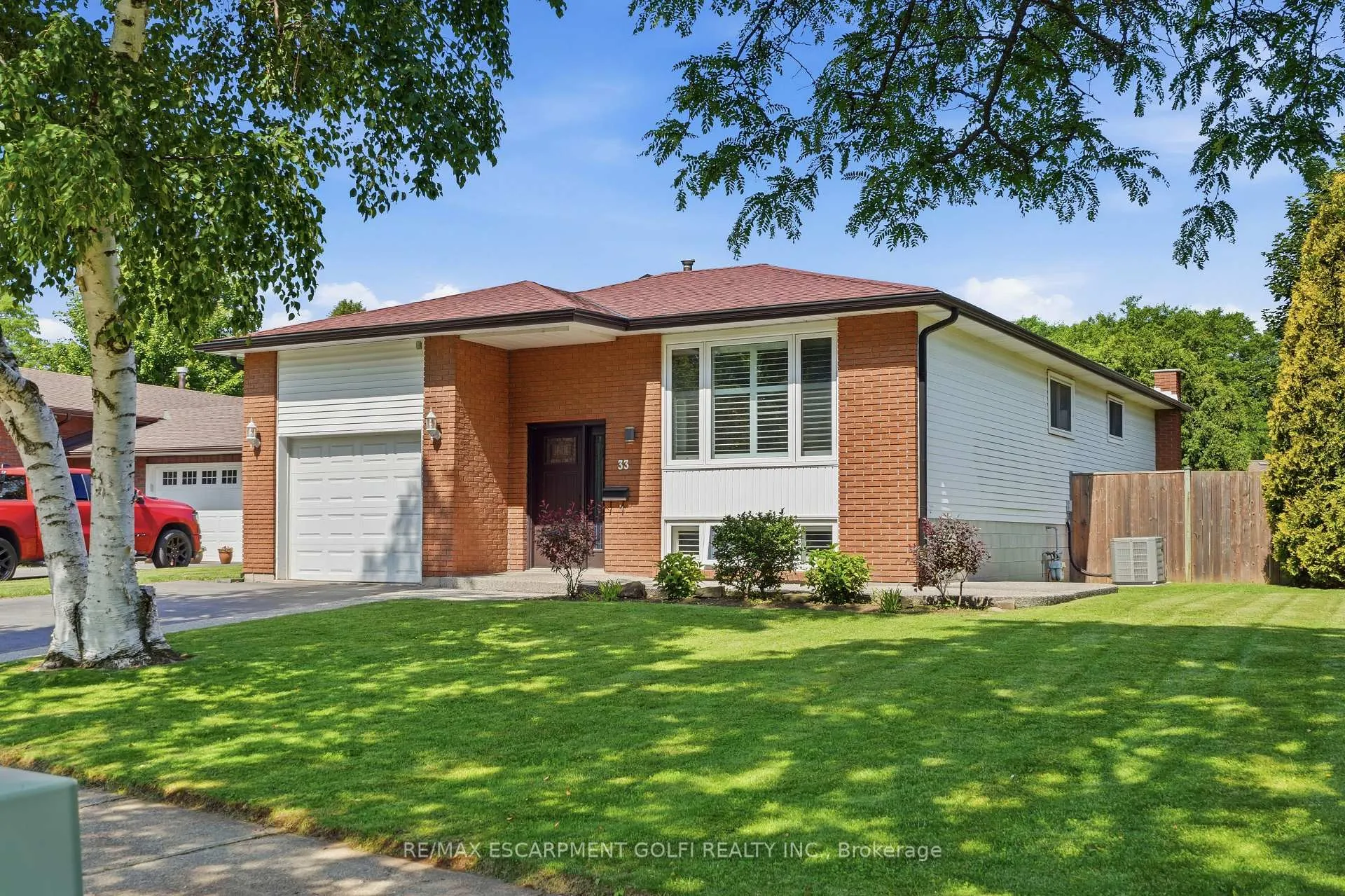 Photo 3 of 33 Debora Drive, Grimsby, Grimsby East — HOMEH