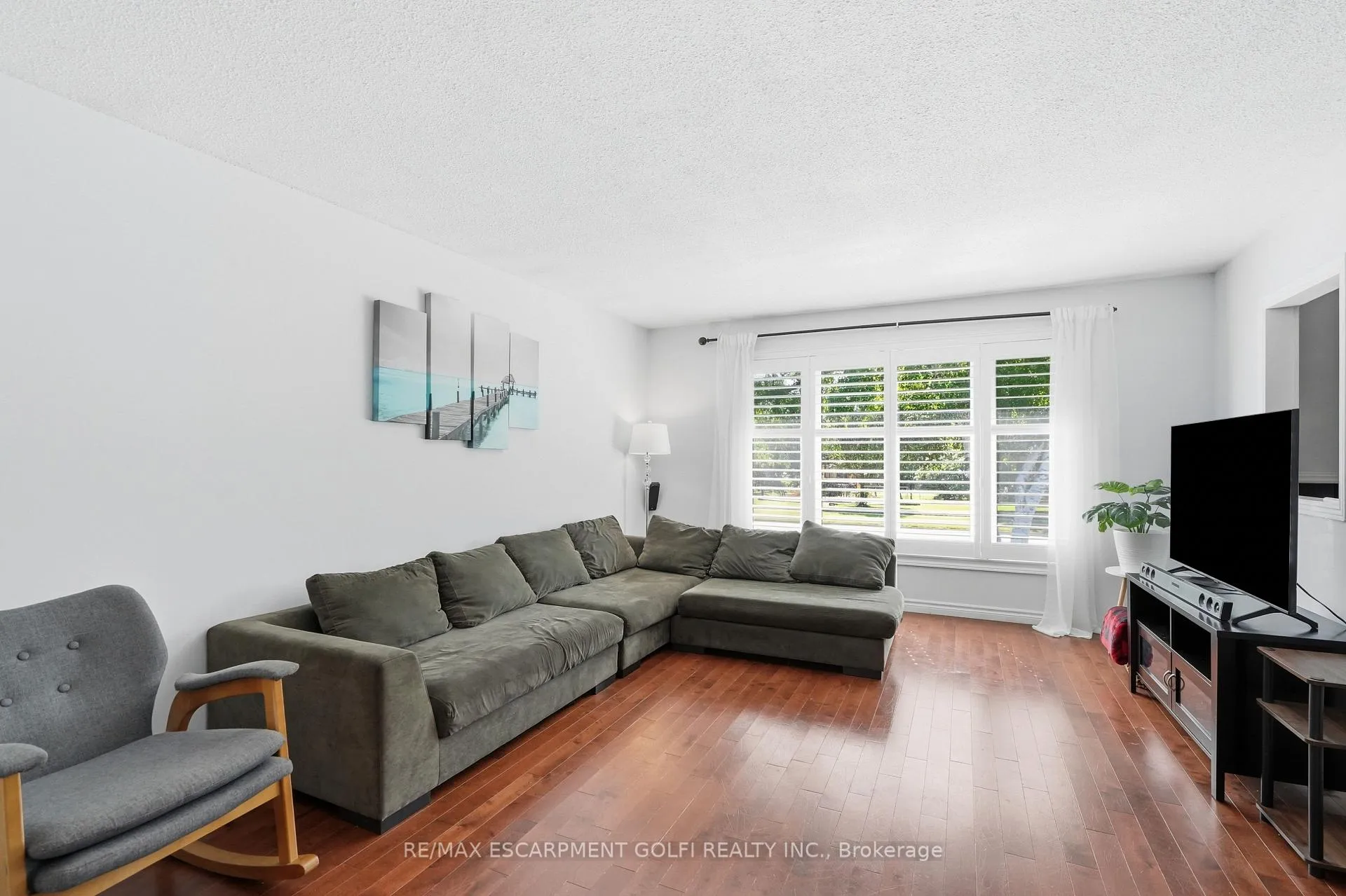 Photo 5 of 33 Debora Drive, Grimsby, Grimsby East — HOMEH
