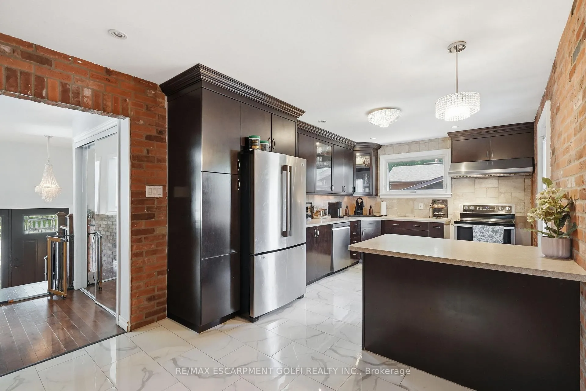 Photo 10 of 33 Debora Drive, Grimsby, Grimsby East — HOMEH