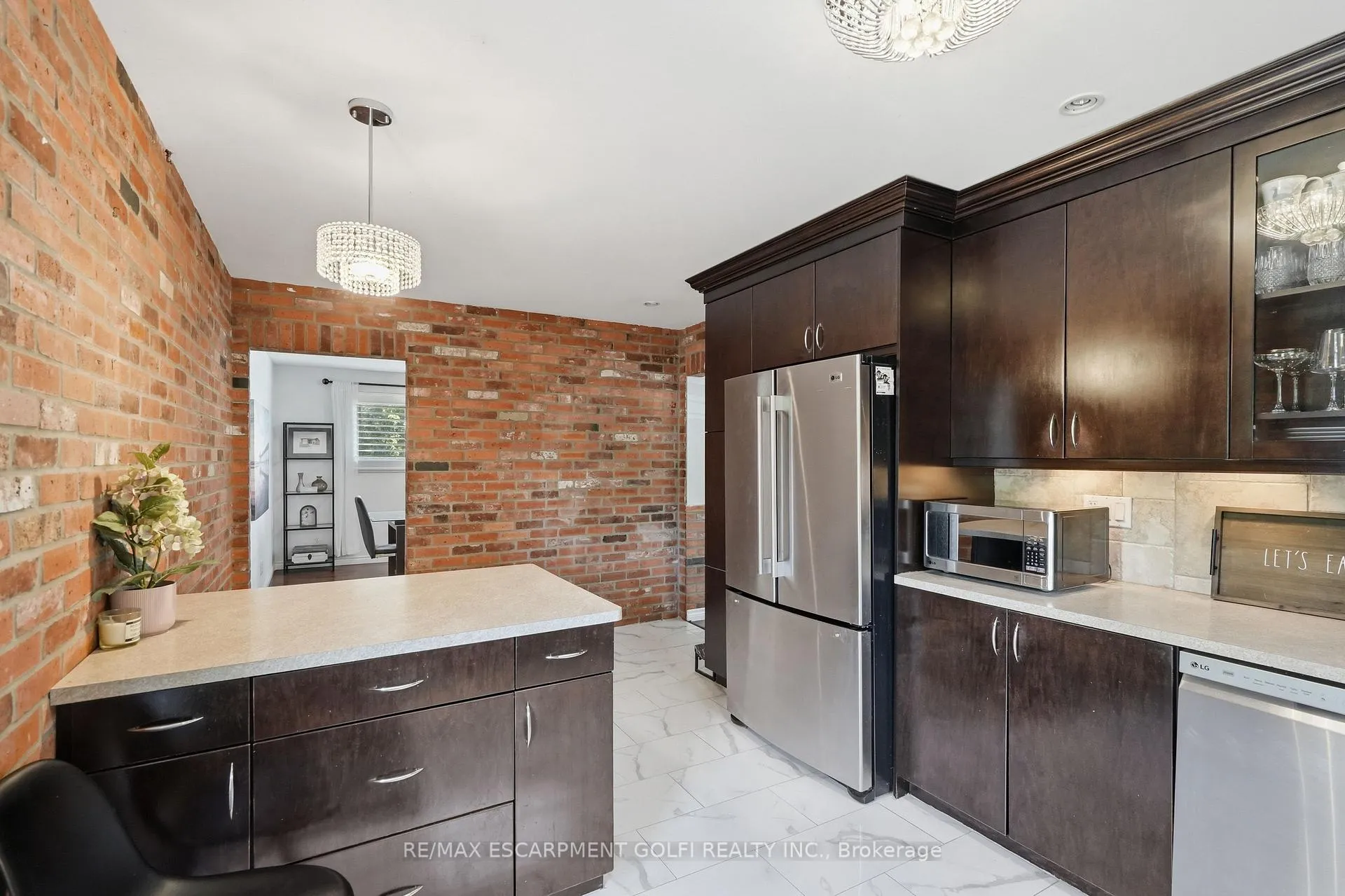 Photo 12 of 33 Debora Drive, Grimsby, Grimsby East — HOMEH