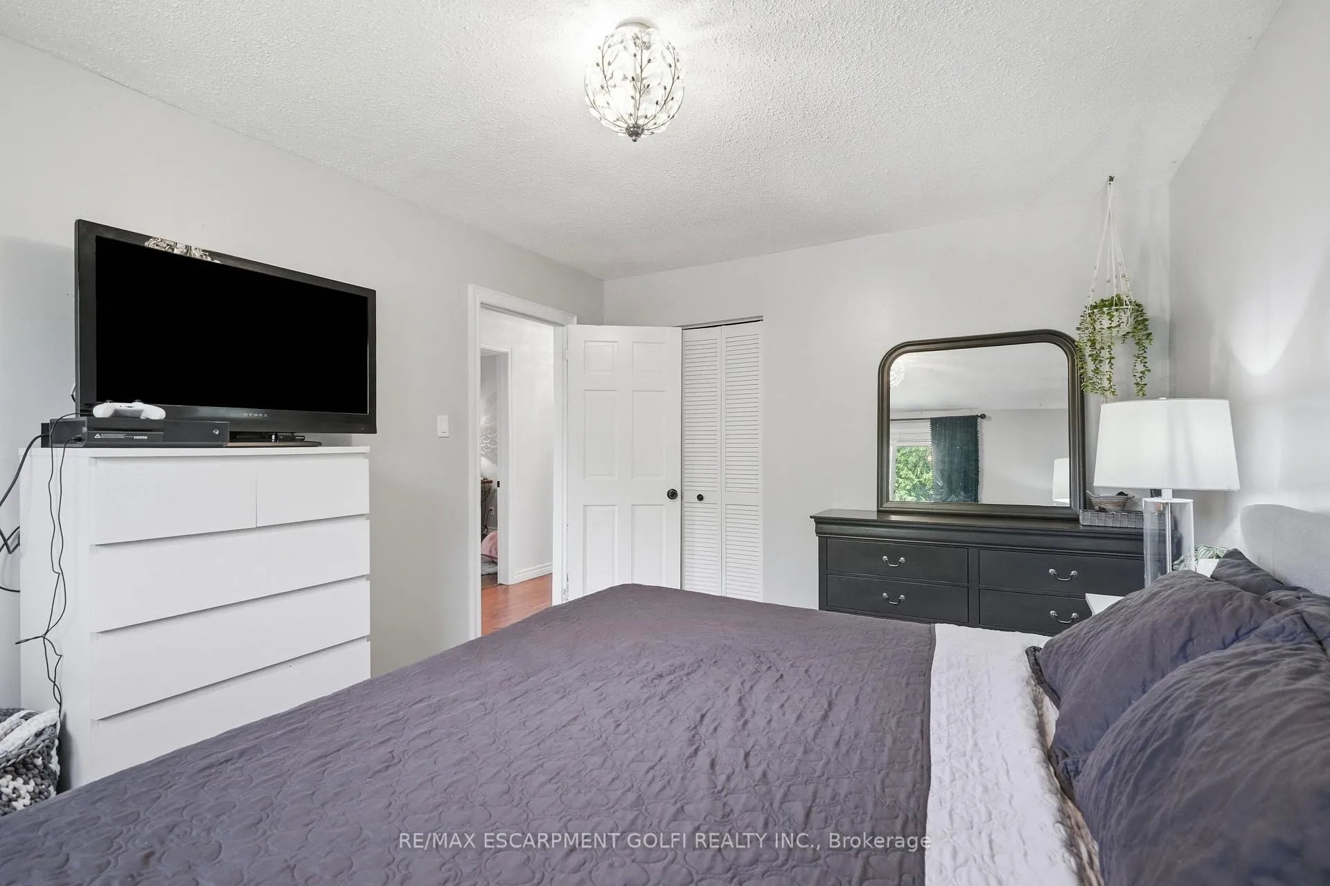 Photo 15 of 33 Debora Drive, Grimsby, Grimsby East — HOMEH