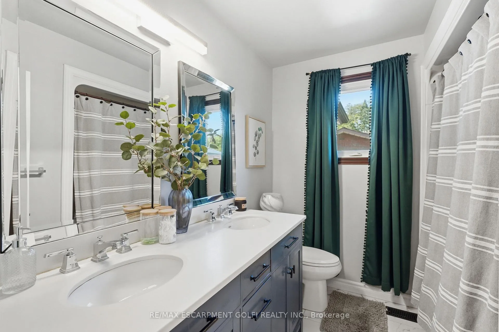 Photo 16 of 33 Debora Drive, Grimsby, Grimsby East — HOMEH
