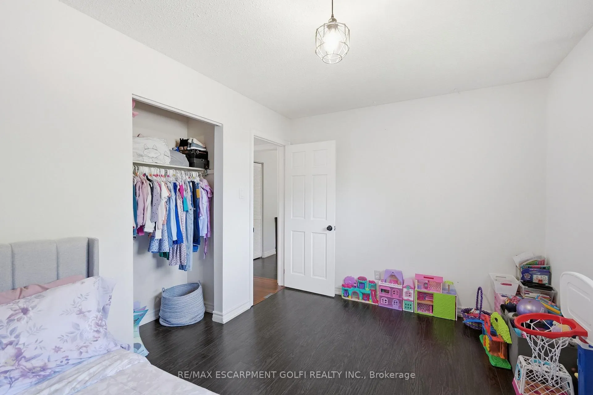 Photo 18 of 33 Debora Drive, Grimsby, Grimsby East — HOMEH