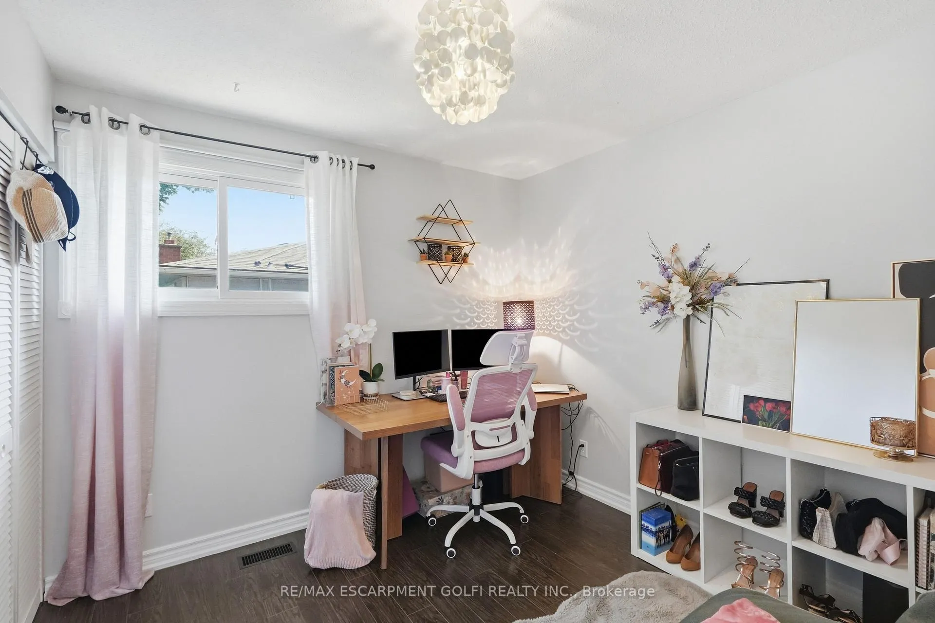 Photo 19 of 33 Debora Drive, Grimsby, Grimsby East — HOMEH