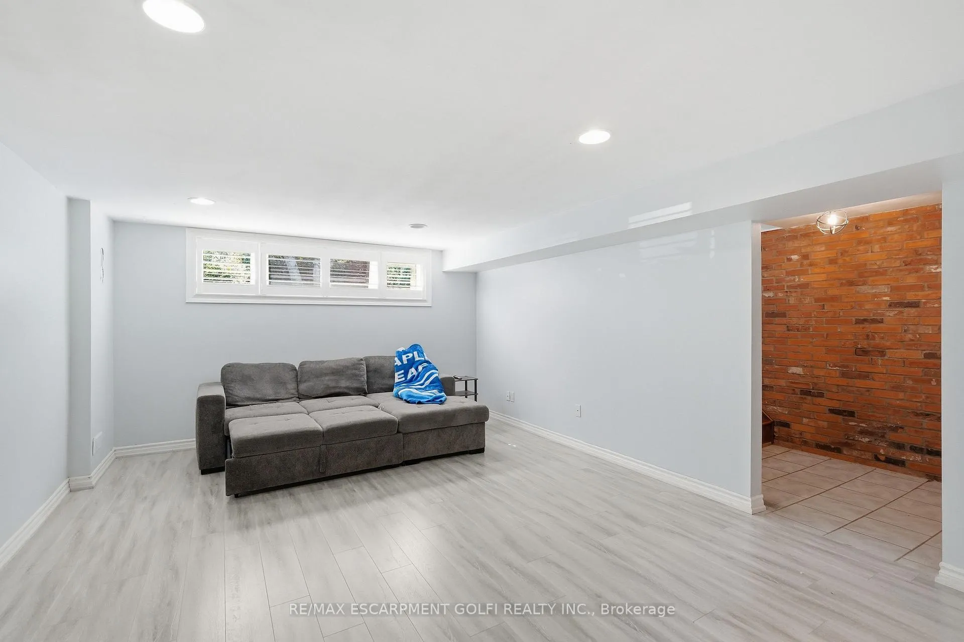 Photo 20 of 33 Debora Drive, Grimsby, Grimsby East — HOMEH
