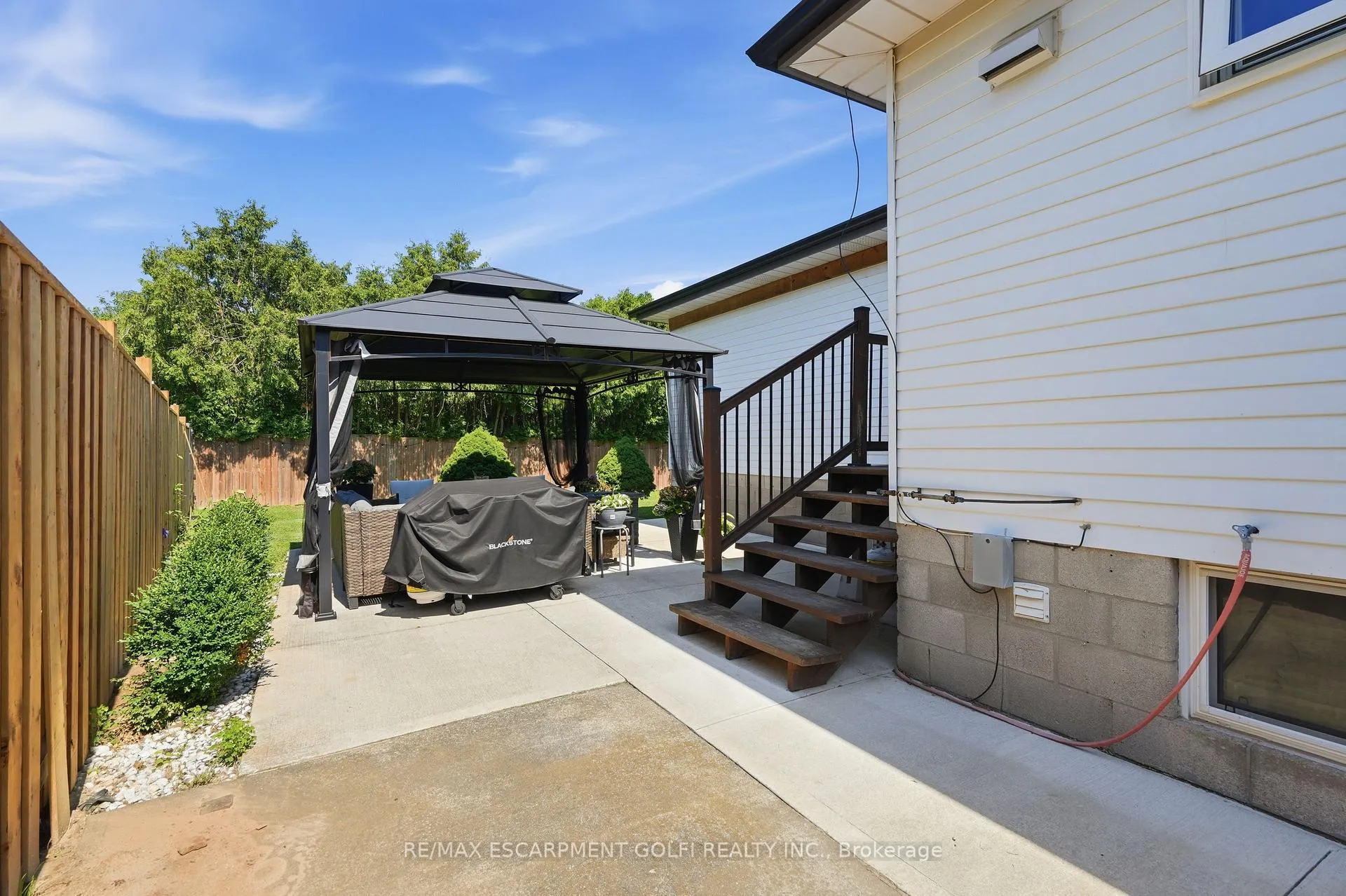 Photo 27 of 33 Debora Drive, Grimsby, Grimsby East — HOMEH
