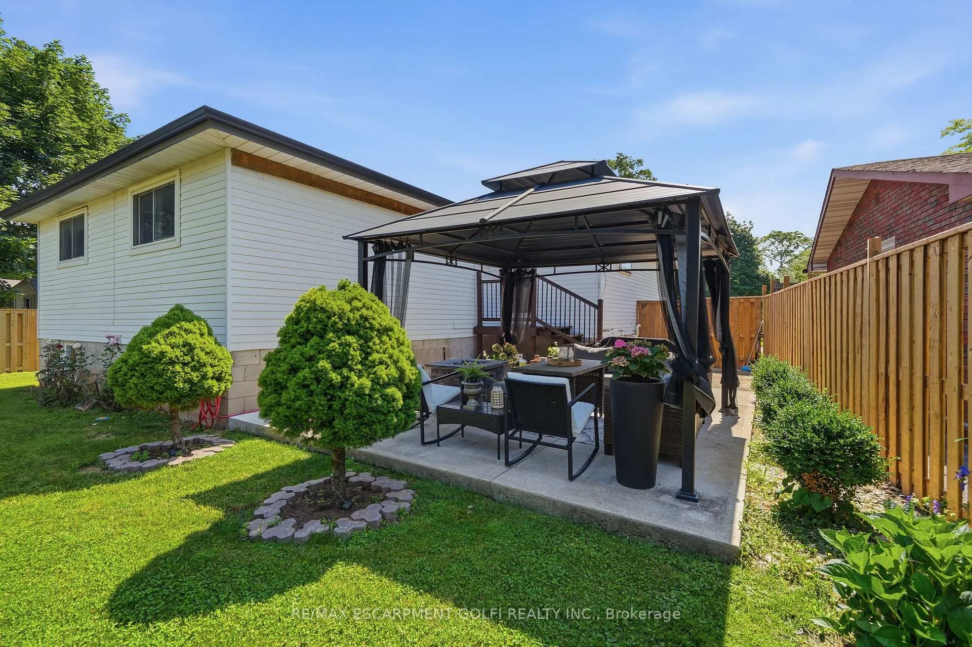 Photo 29 of 33 Debora Drive, Grimsby, Grimsby East — HOMEH